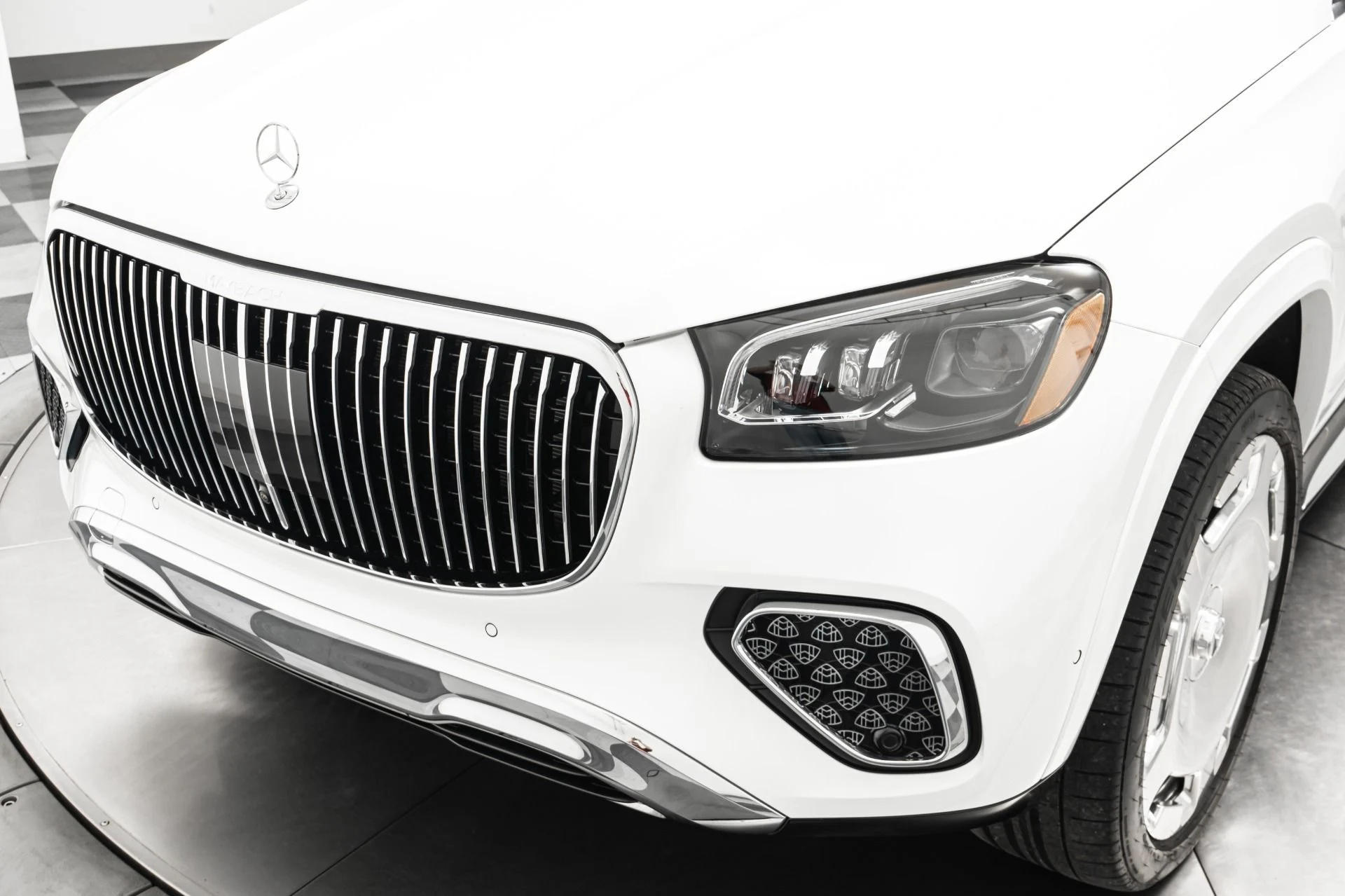 mph042_3607106605_Used_2024_Mercedes_Benz_Maybach_GLS_600_4_MATIC_4_Seat_Configuration_Rear_Seat_Entertainment_1776281488_10079872b1