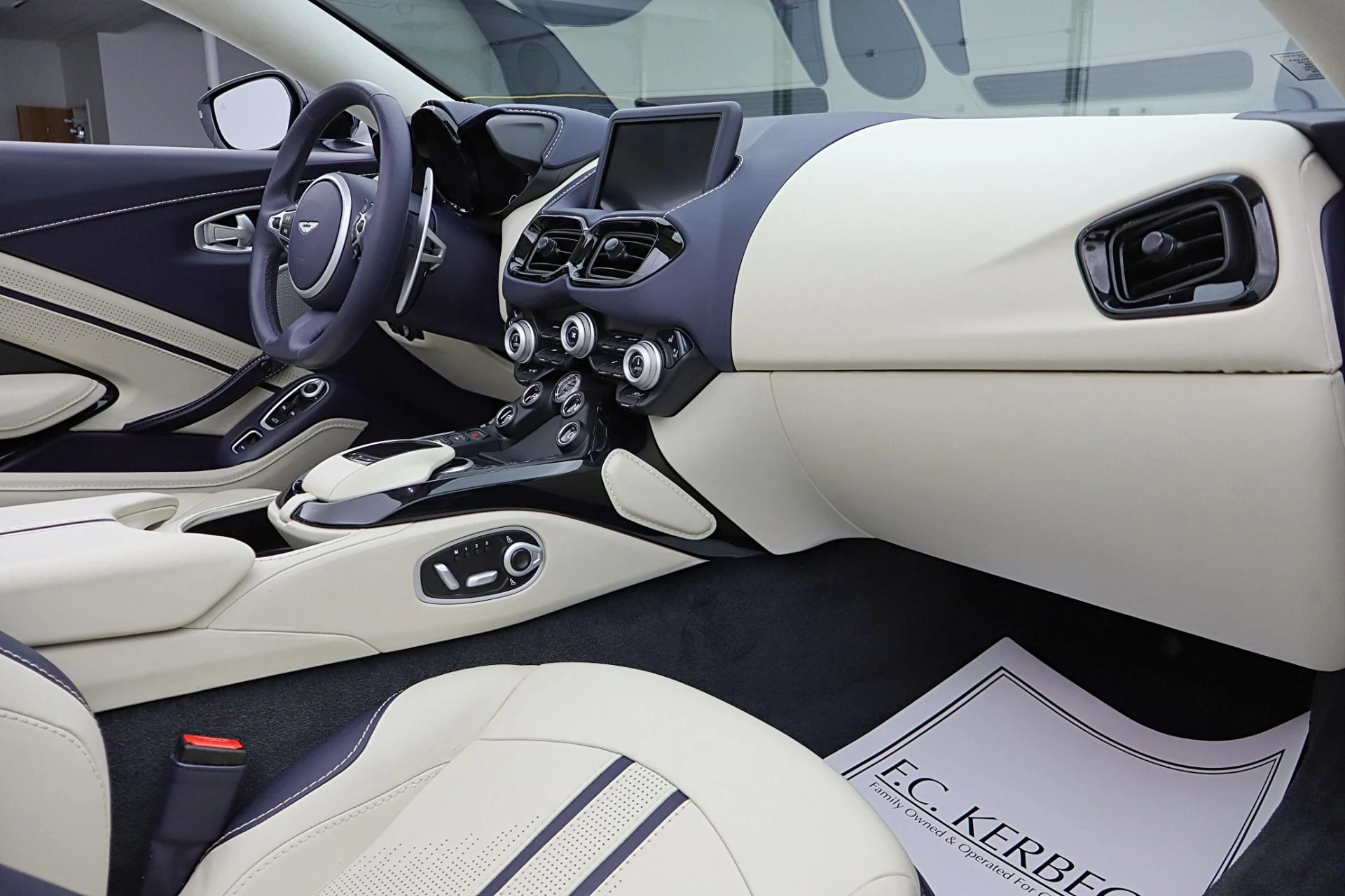 mph042_3622080432_Used_2022_Aston_Martin_Vantage_Roadster_86064774ee