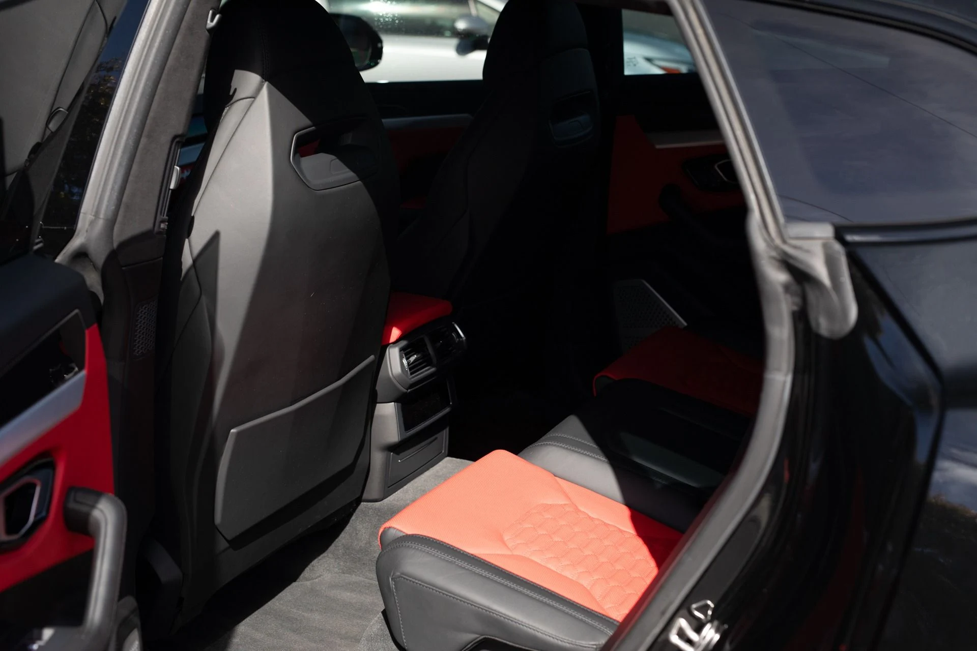 mph042_3623789529_Used_2020_Lamborghini_Urus_1739815997_fc4c8cf2b5