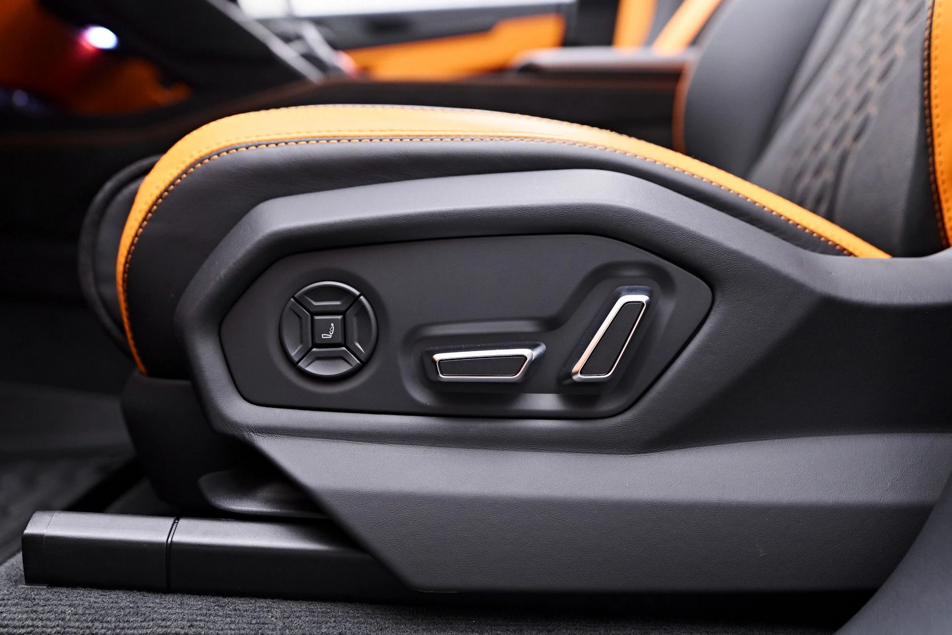 mph042_3672763912_Used_2024_Lamborghini_Urus_S_1759191690_256dd420c6