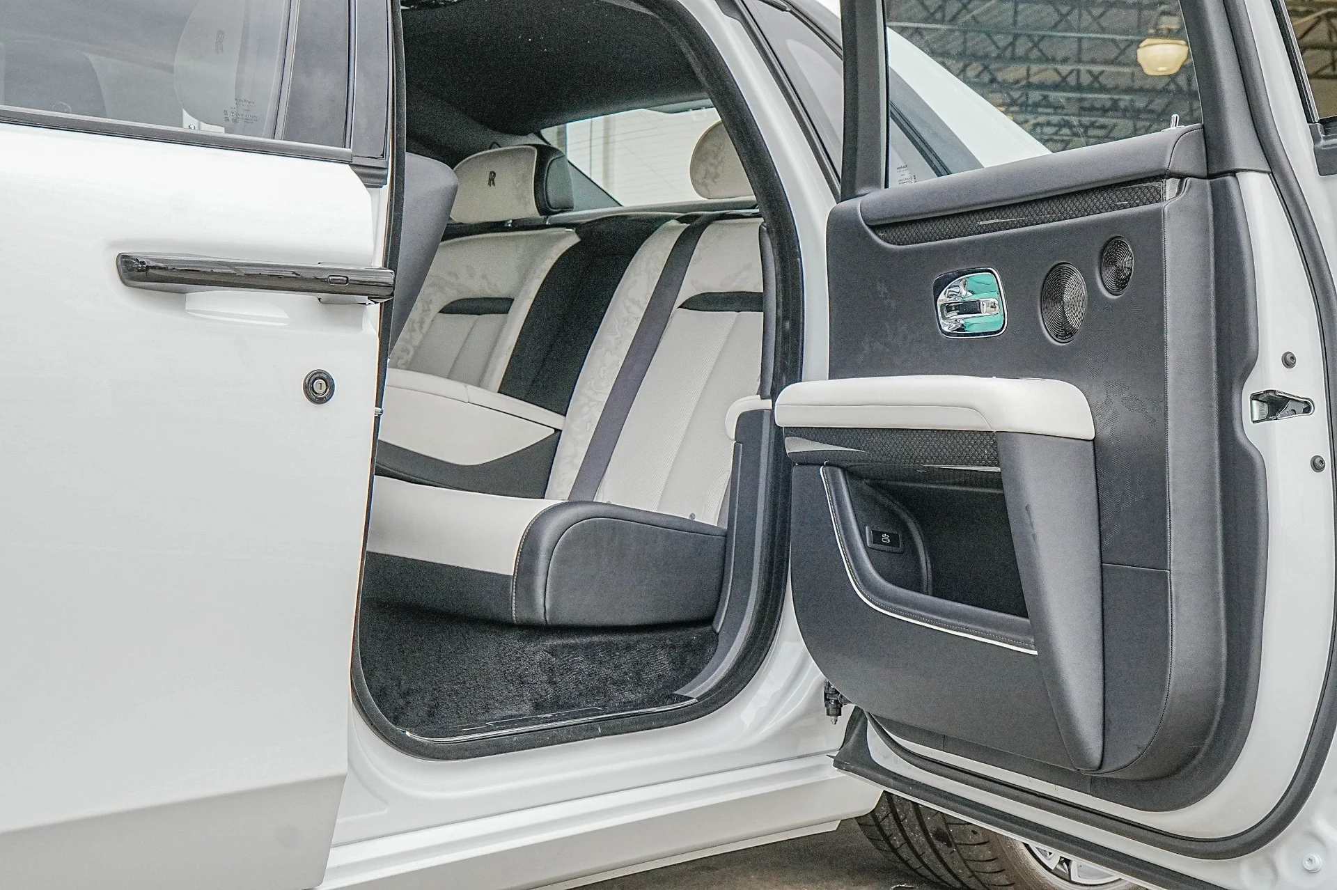 mph042_3689441835_Hi_Tech_Luxury_Imports_LLC_SCA_33_GZ_06_SU_228684_image_42_5e00b3299d