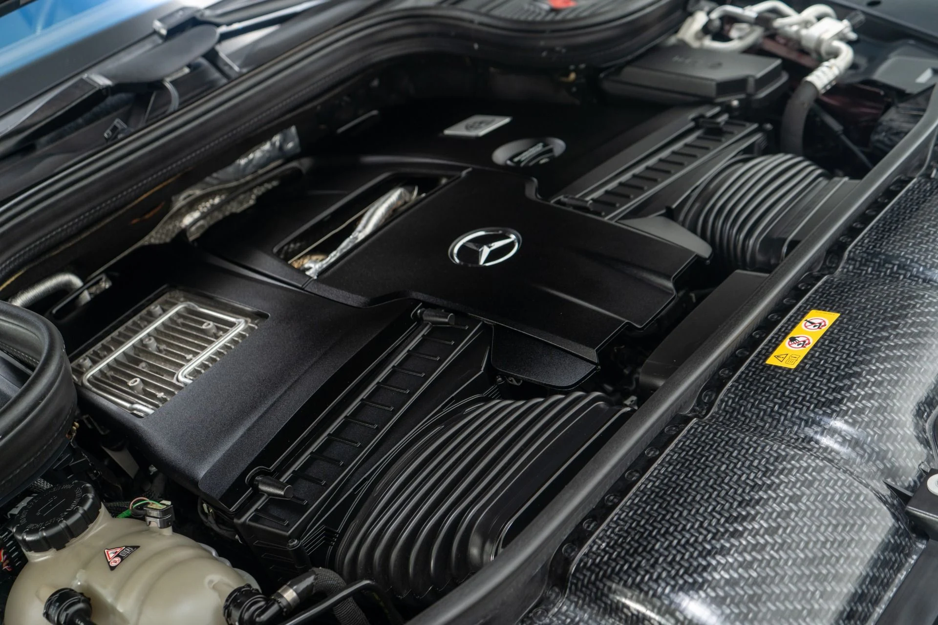 mph042_3690919546_Used_2023_Mercedes_Benz_Maybach_GLS_600_4_MATIC_Factory_Two_Tone_paint_Diamond_Turned_Wheels_Loaded_1757365639_fbbaa4faab