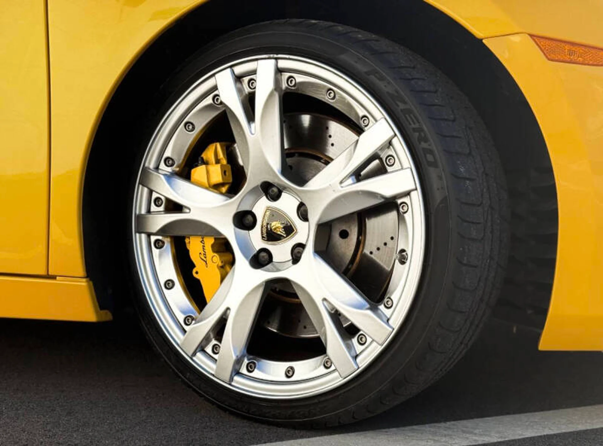 mph042_3705652775_2008_lamborghini_gallardo_base_awd_2dr_coupe_583e243729