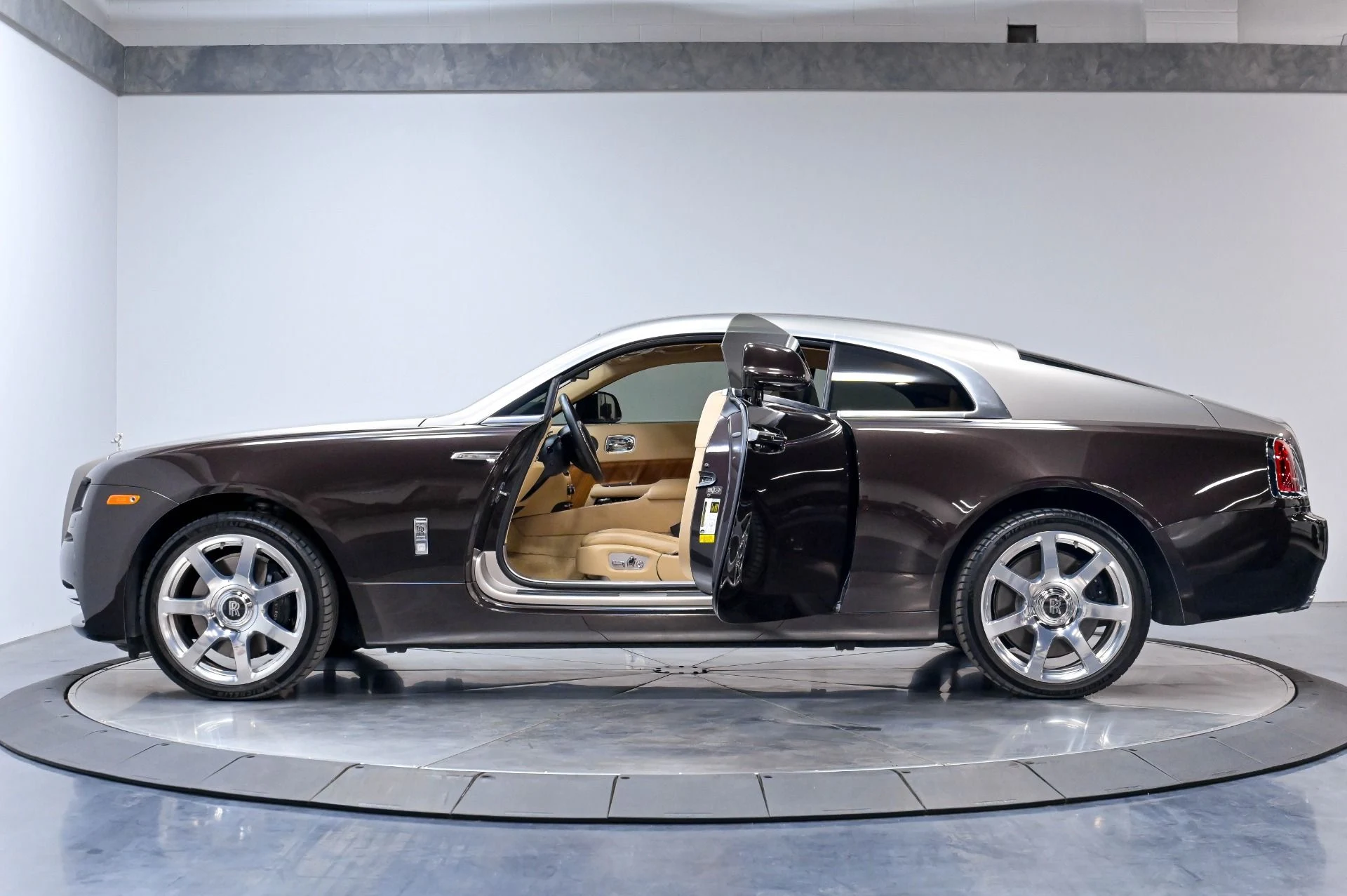 mph042_374463593_Used_2014_Rolls_Royce_Wraith_1783020984_a9fbbe2e51