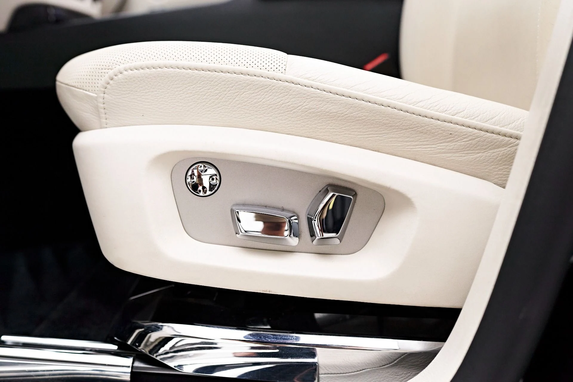 mph042_3745573861_Used_2012_Rolls_Royce_Ghost_Base_1690494640_5439d802da