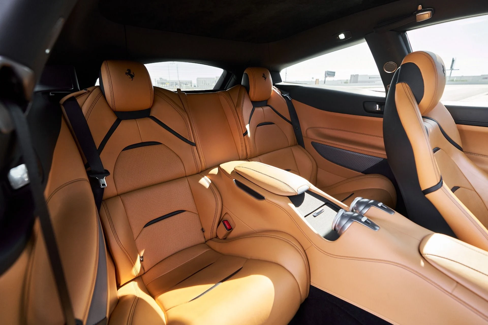 mph042_3774821135_Used_2018_Ferrari_GTC_4_Lusso_V12_1764210187_7e6627b351