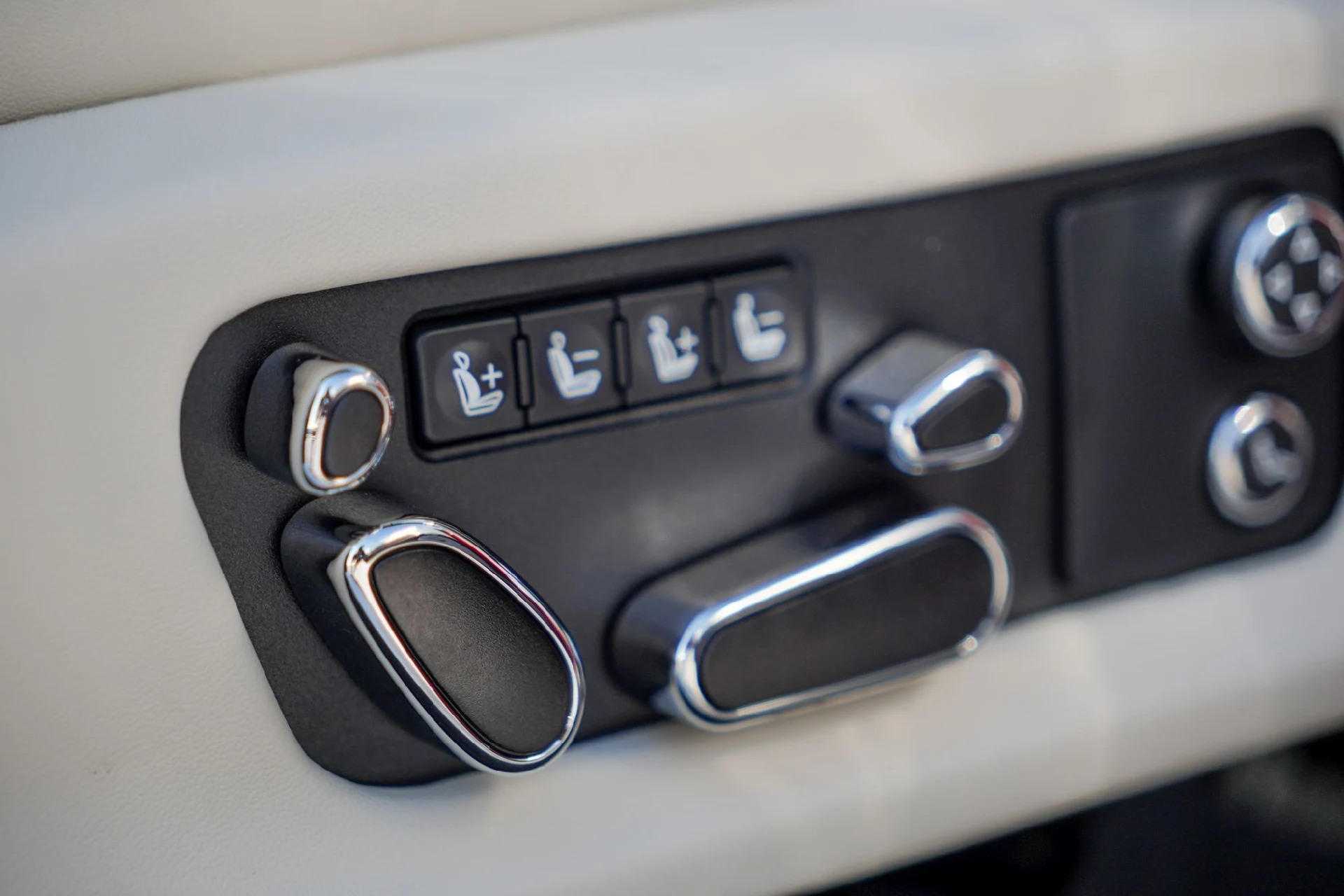 mph042_3784554268_Hi_Tech_Luxury_Imports_LLC_SCBCP_2_ZG_7_TC_025259_image_43_85316359c9