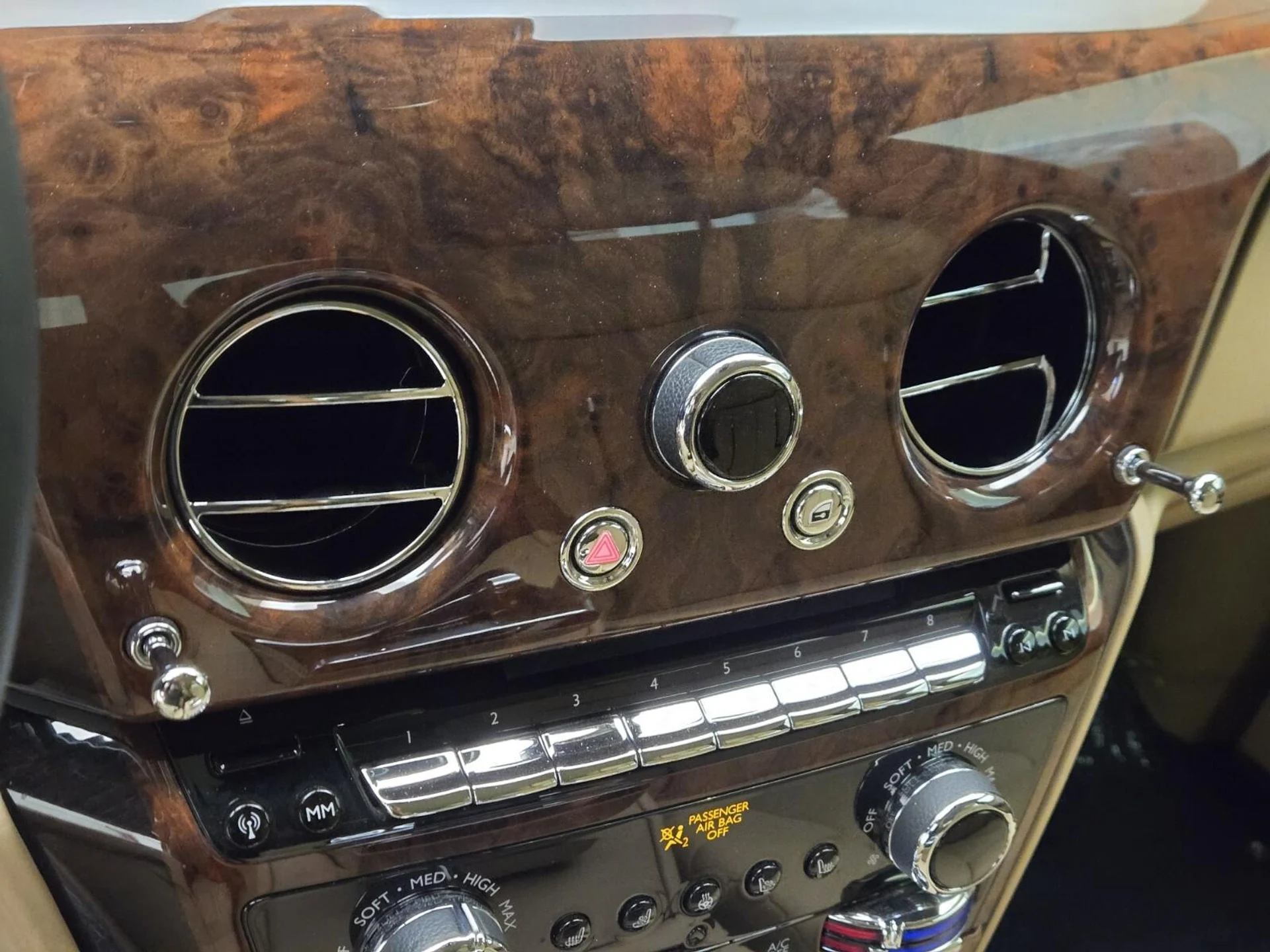 mph042_3834625432_Used_2020_Rolls_Royce_Phantom_1759992274_df8f929ef9