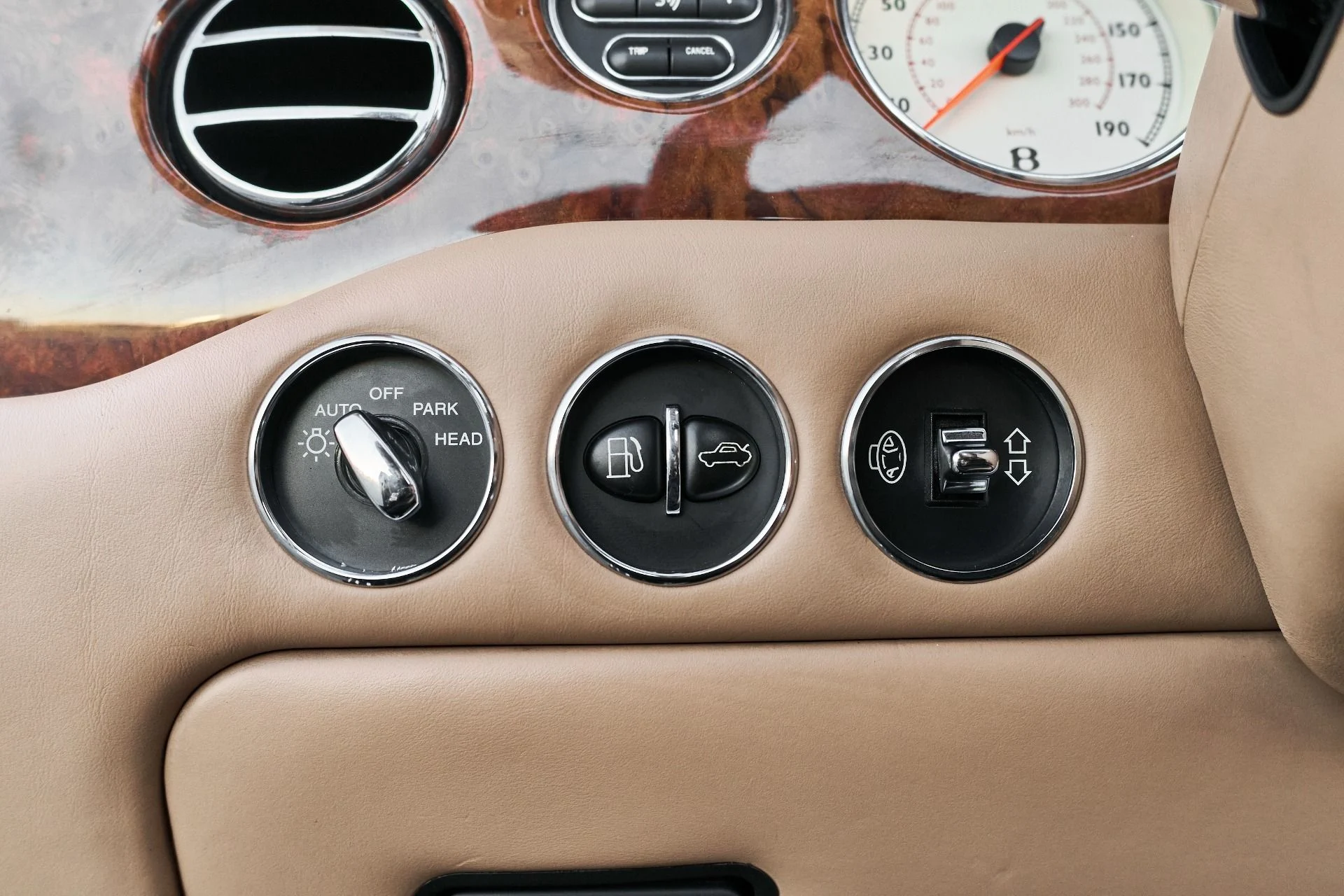 mph042_3850695920_Used_2009_Bentley_Azure_Base_1765906199_92dd61910d