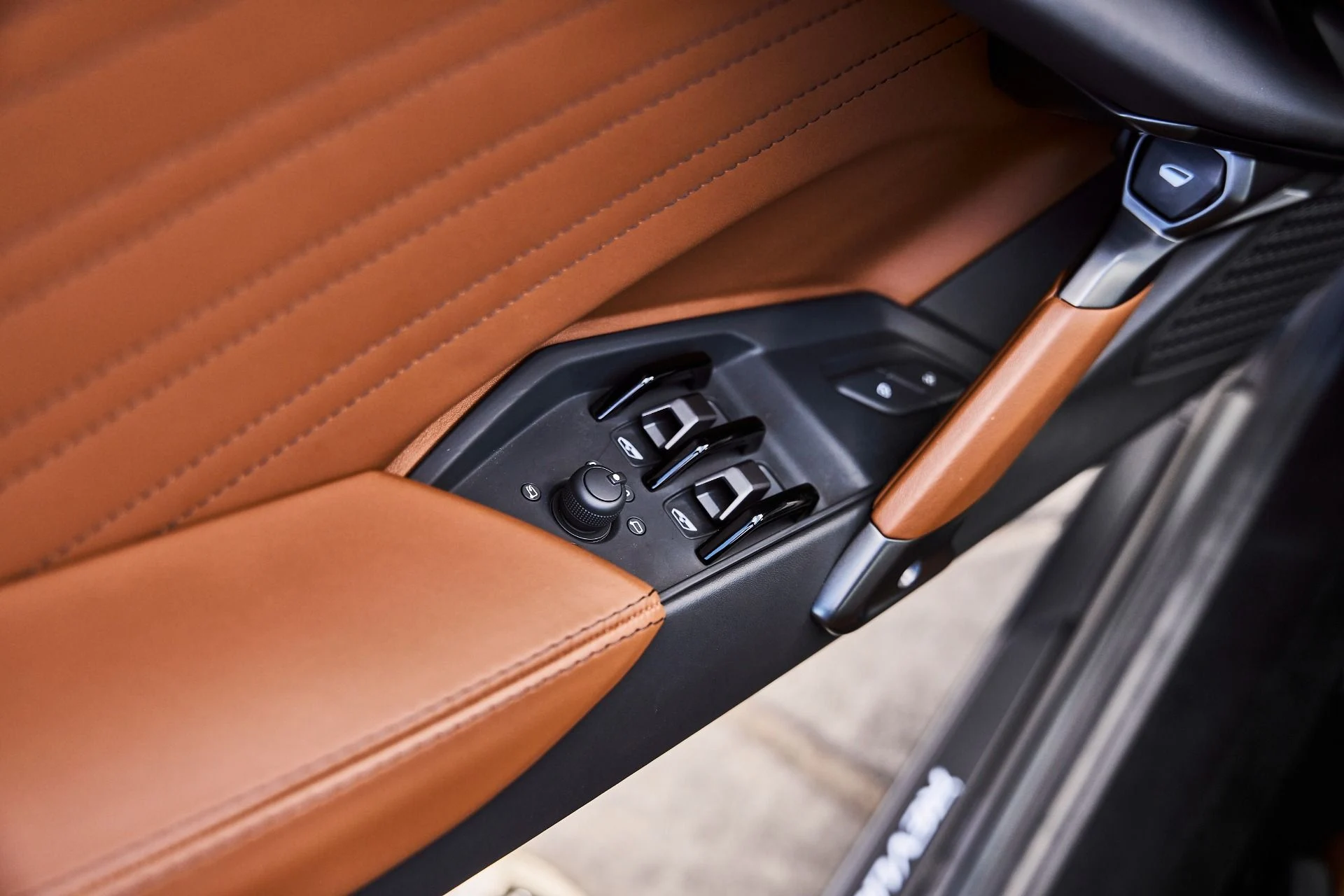 mph042_3913798082_Used_2025_Lamborghini_Revuelto_Base_1777078140_db9ef16533