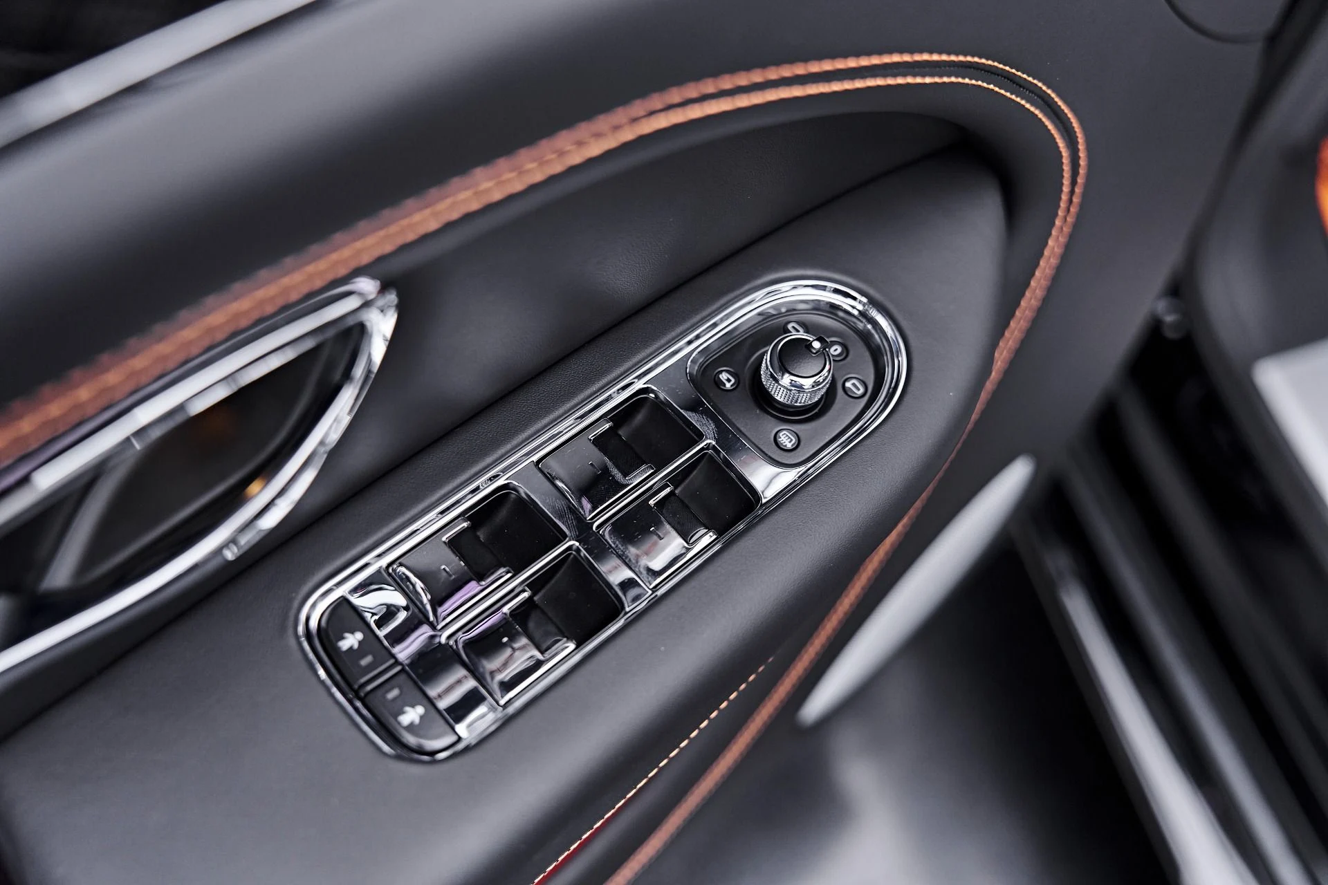 mph042_3913842482_Used_2025_Bentley_Bentayga_S_Black_Edition_1790644367_b60370a8b8
