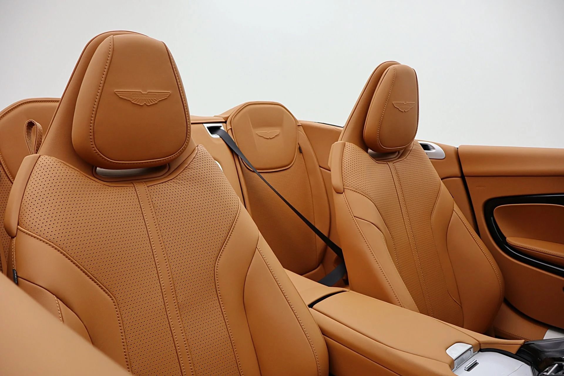 mph042_391586767_New_2026_Aston_Martin_DB_12_Volante_88e4a5eda9