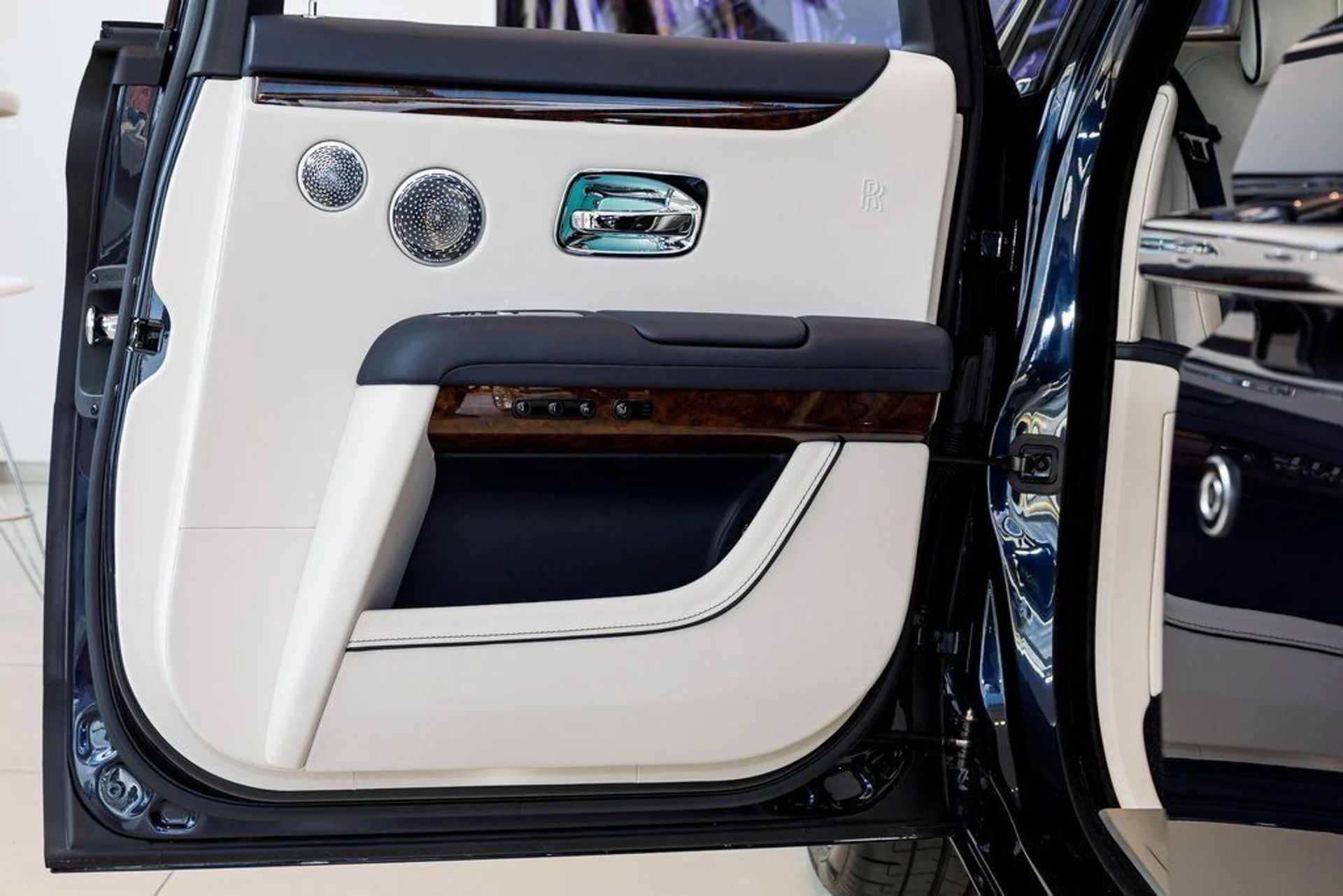 mph042_392853882_5e0700e5be2539a39aa4261fd0b3c159_e8264f76c0