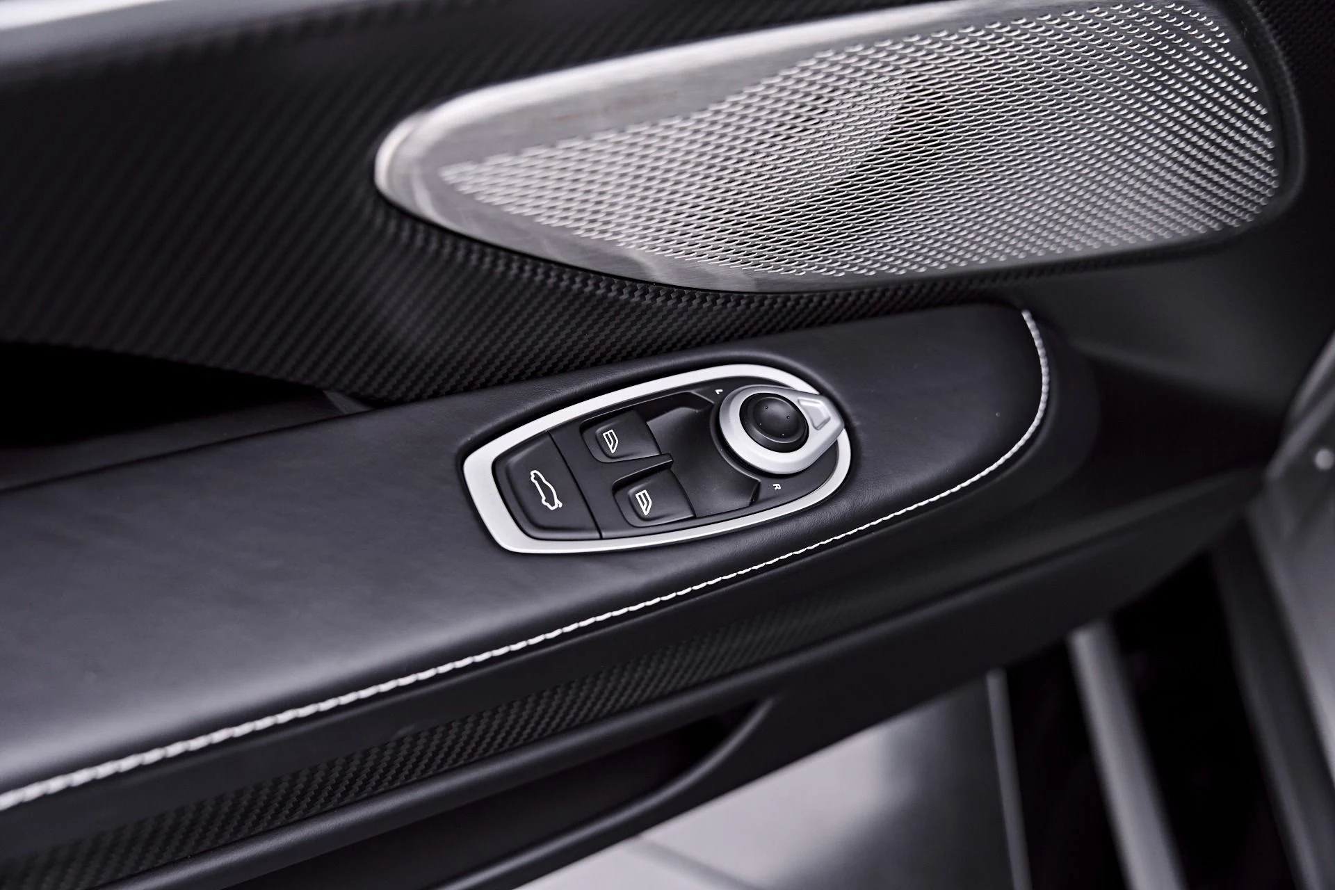 mph042_3951751694_Used_2025_Aston_Martin_Vanquish_V12_1786045839_23436dc3e3