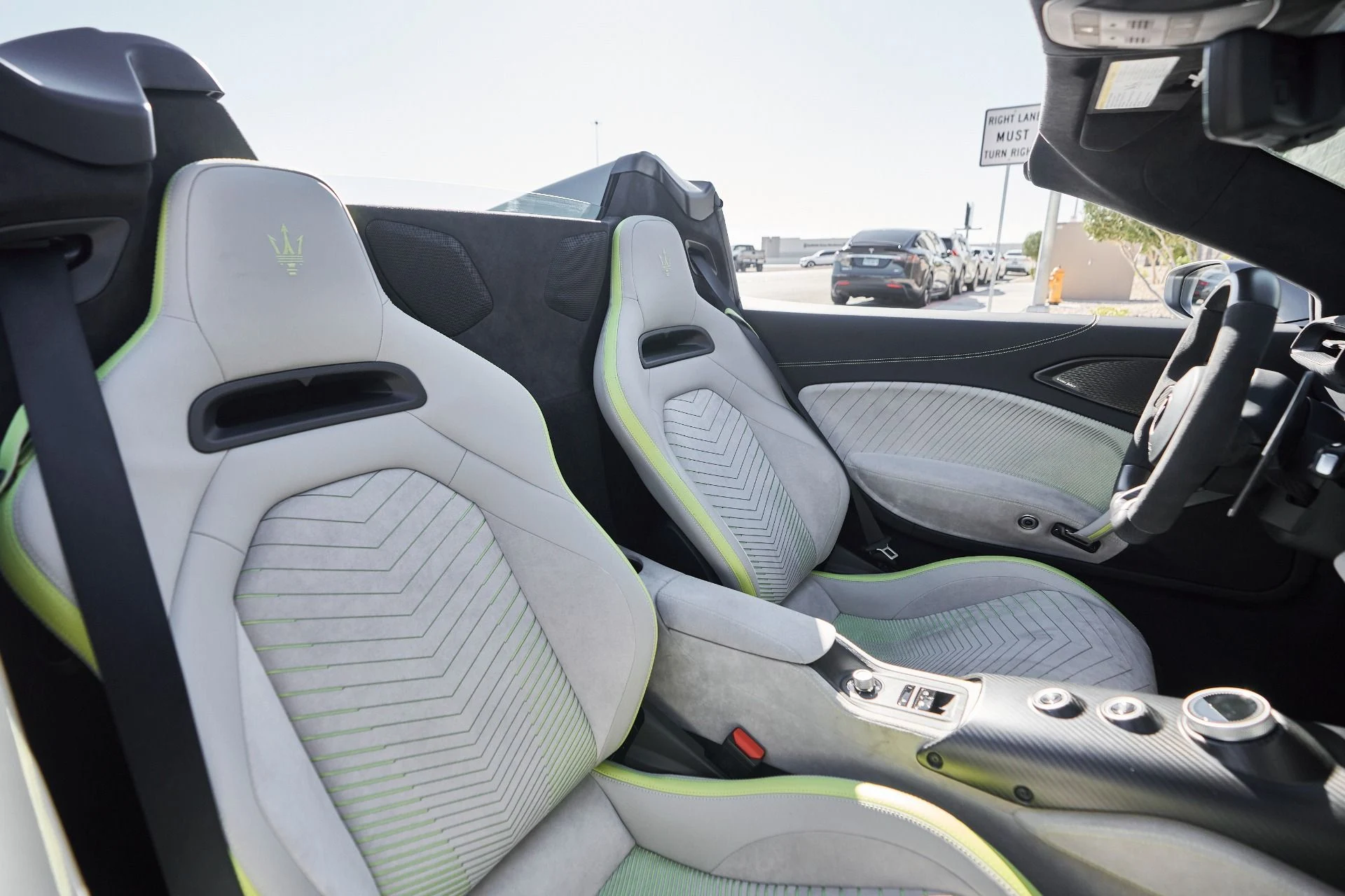 mph042_3951905569_Used_2023_Maserati_MC_20_Cielo_1761946924_3b2c0301b2