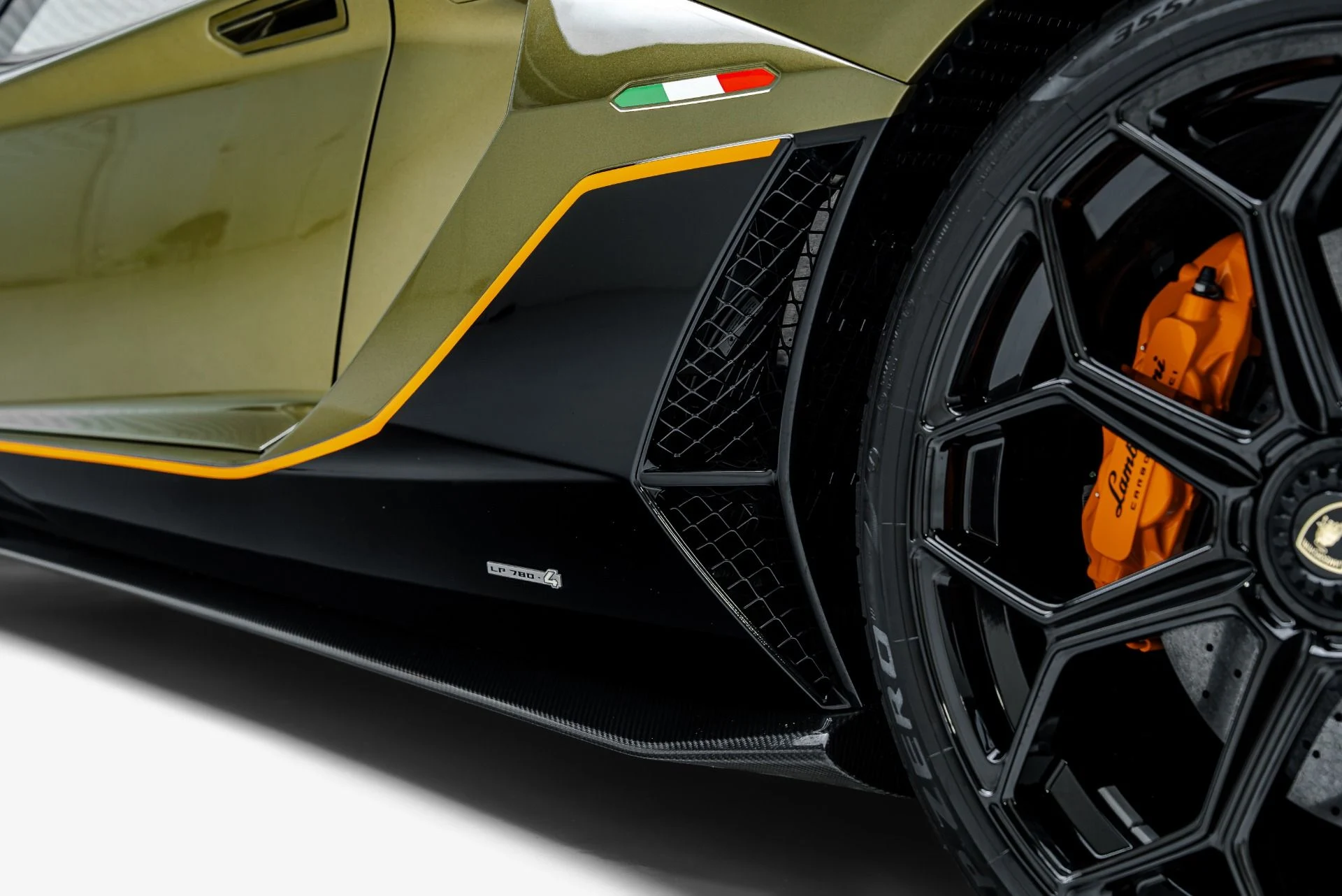 mph042_3952873897_Used_2022_Lamborghini_Aventador_LP_780_4_Ultimae_1792689447_9095b5a67a