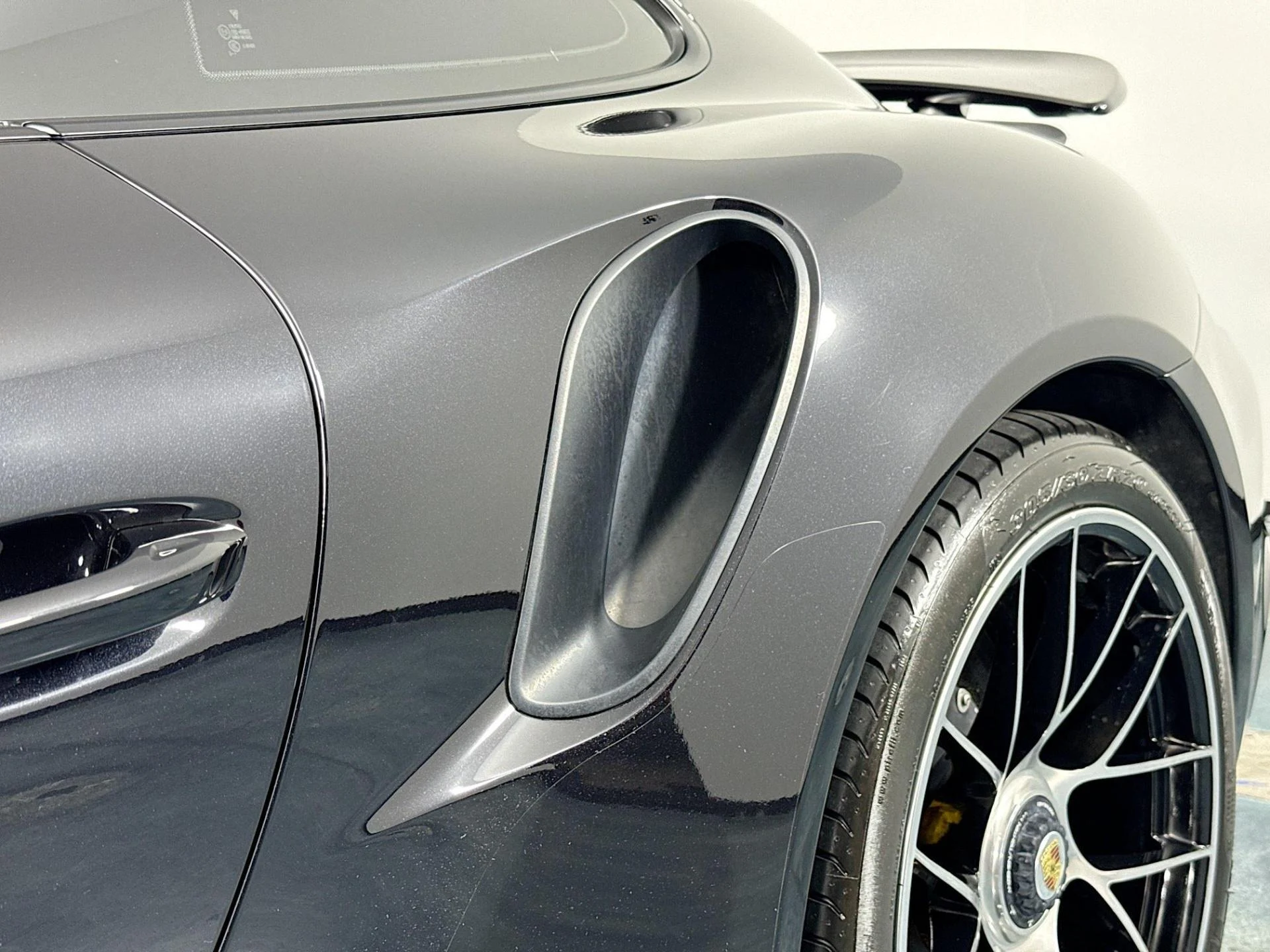 mph042_395574608_Used_2019_Porsche_911_Turbo_S_1782334257_f2c15db401
