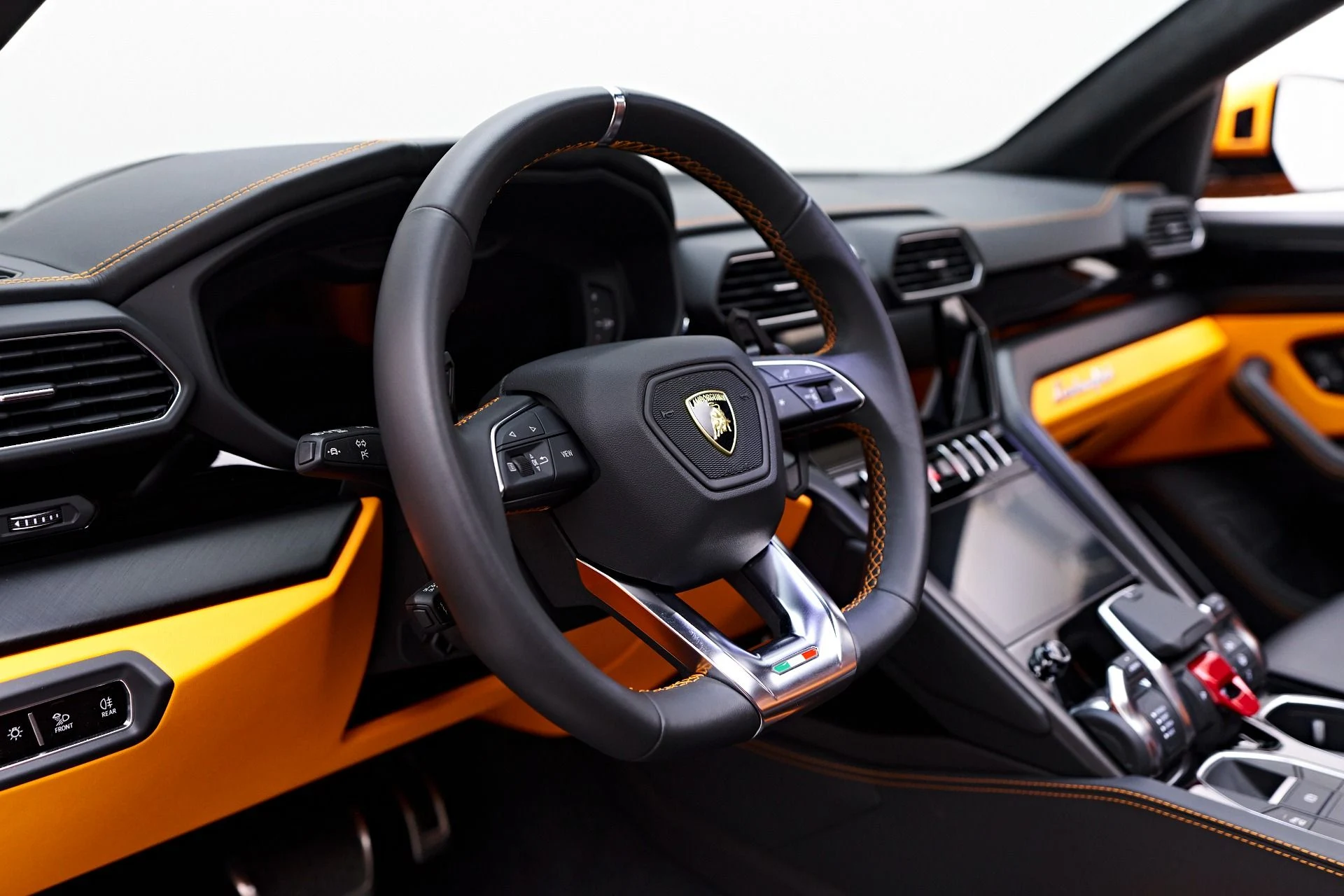 mph042_3961685429_Used_2023_Lamborghini_Urus_S_1747338722_e8d56d9dde
