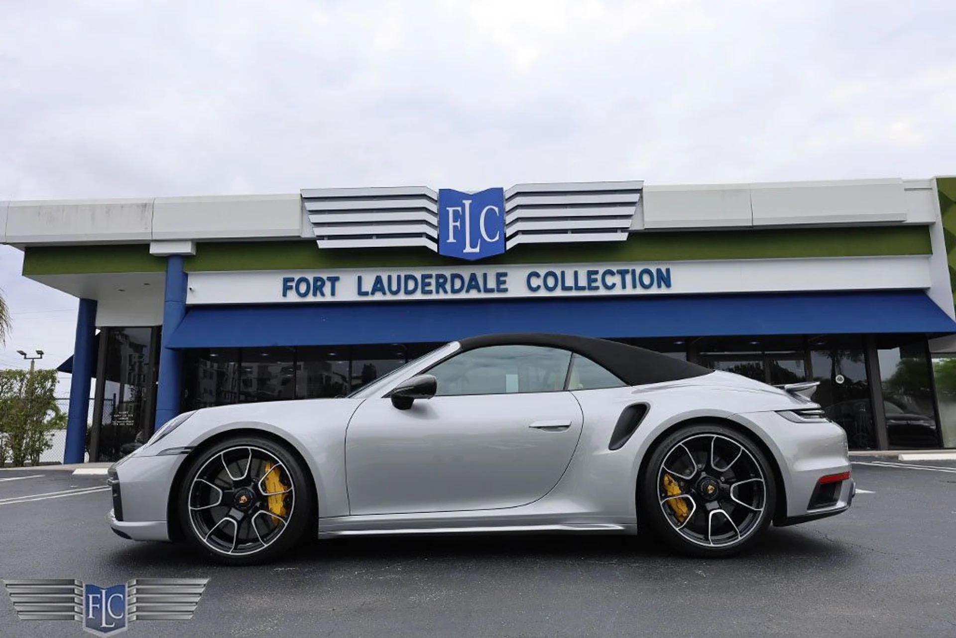 mph042_3963765514_used_2024_porsche_911_turboscabriolet_6305_22389429_43_1024_e01a8fffdd