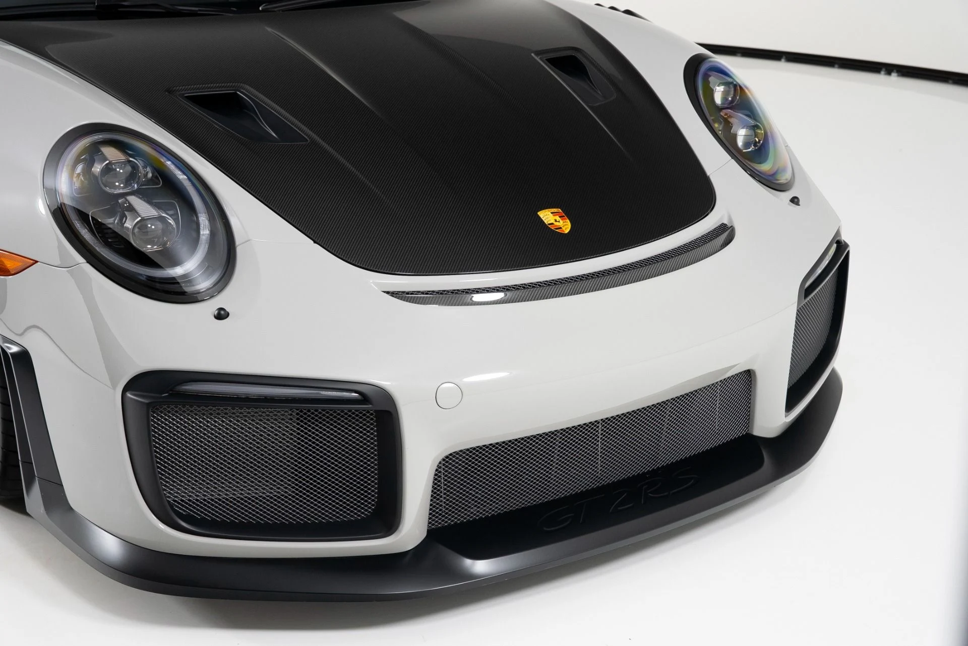 mph042_3978998536_Used_2018_Porsche_911_GT_2_RS_1756256413_9a03bd7ed4