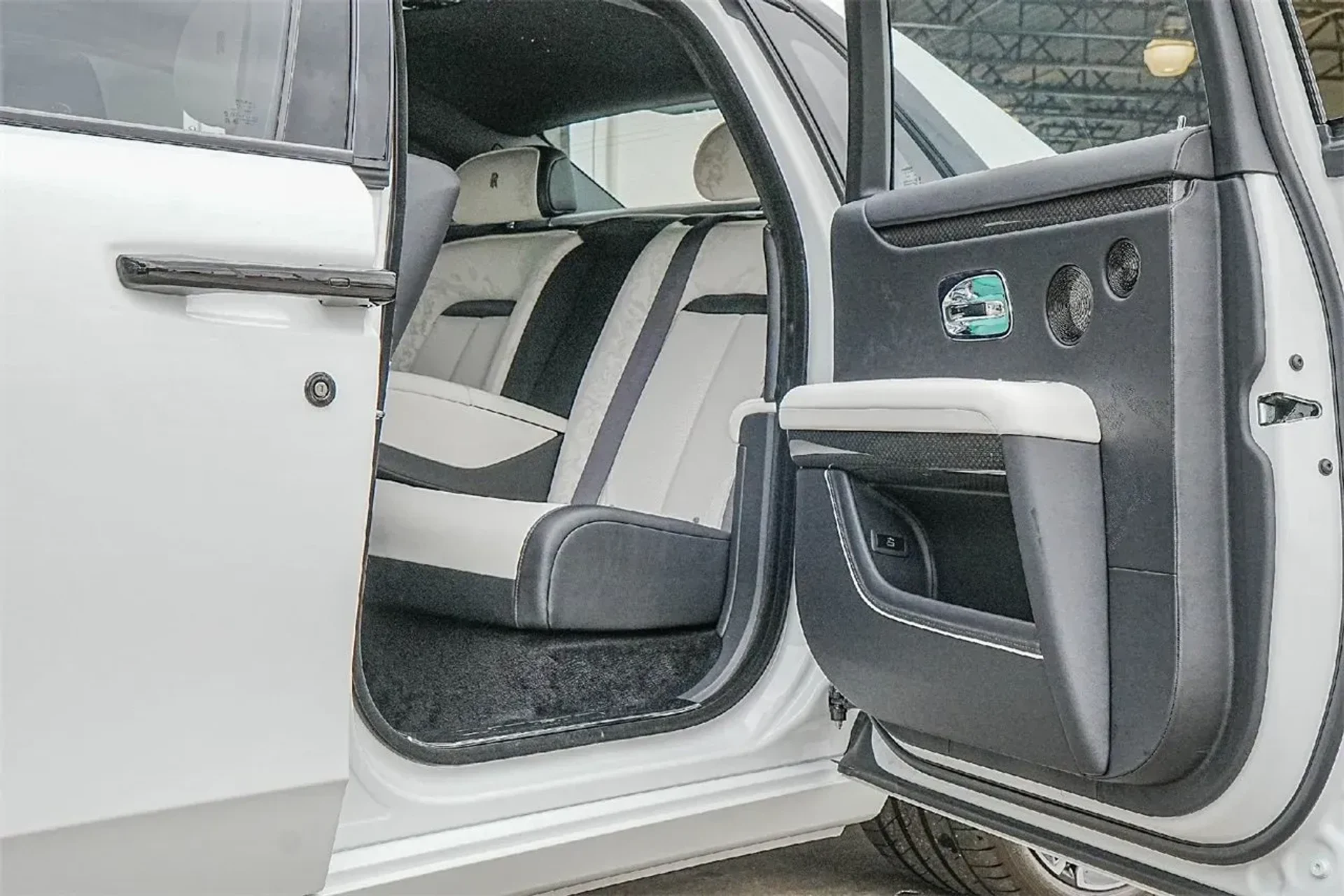 mph042_4014684682_b51840edf59a484cbffd47843d7e05a1_b136e832a5