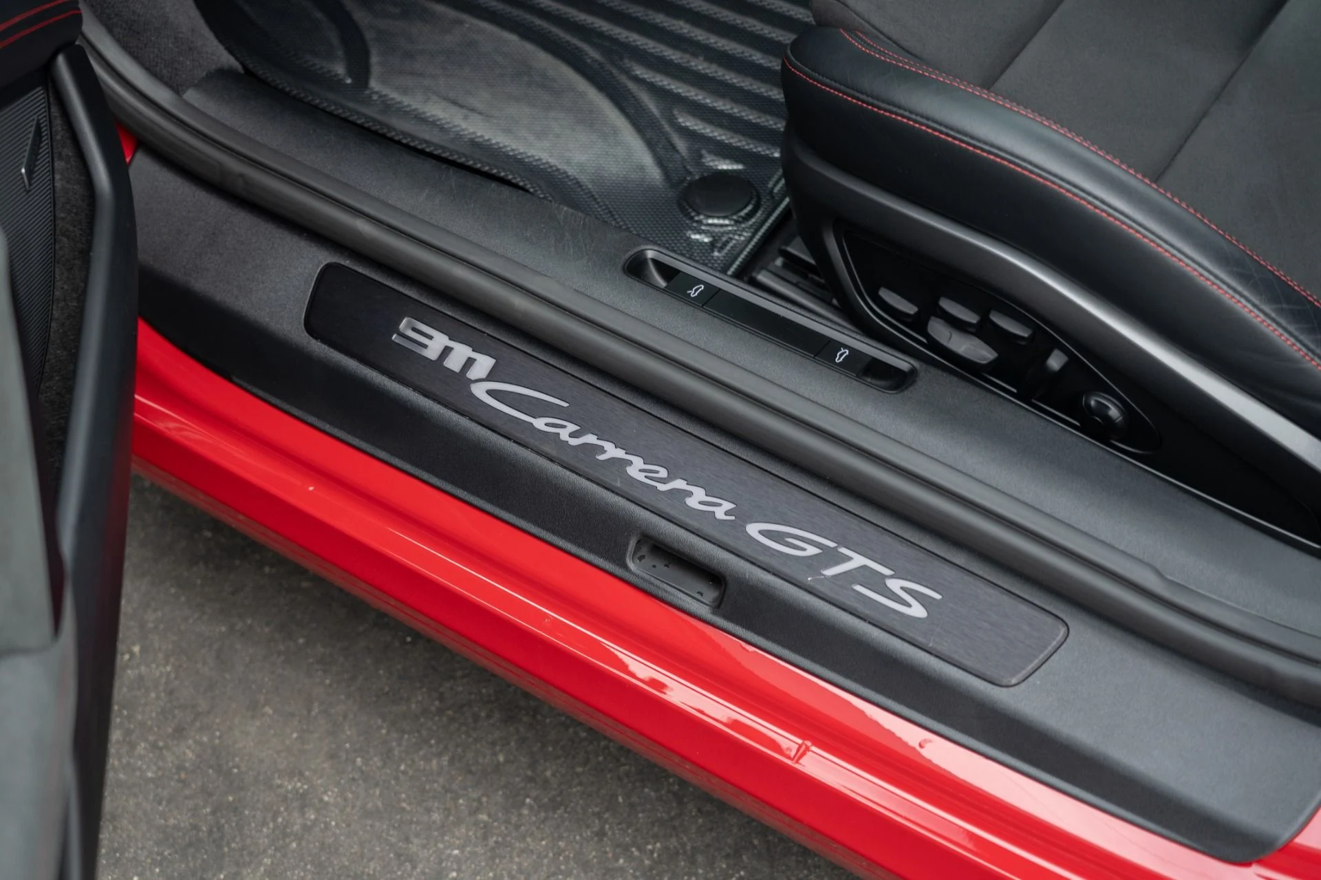 mph042_4031573254_Used_2024_Porsche_911_Carrera_GTS_1756425318_d18fd2a69e