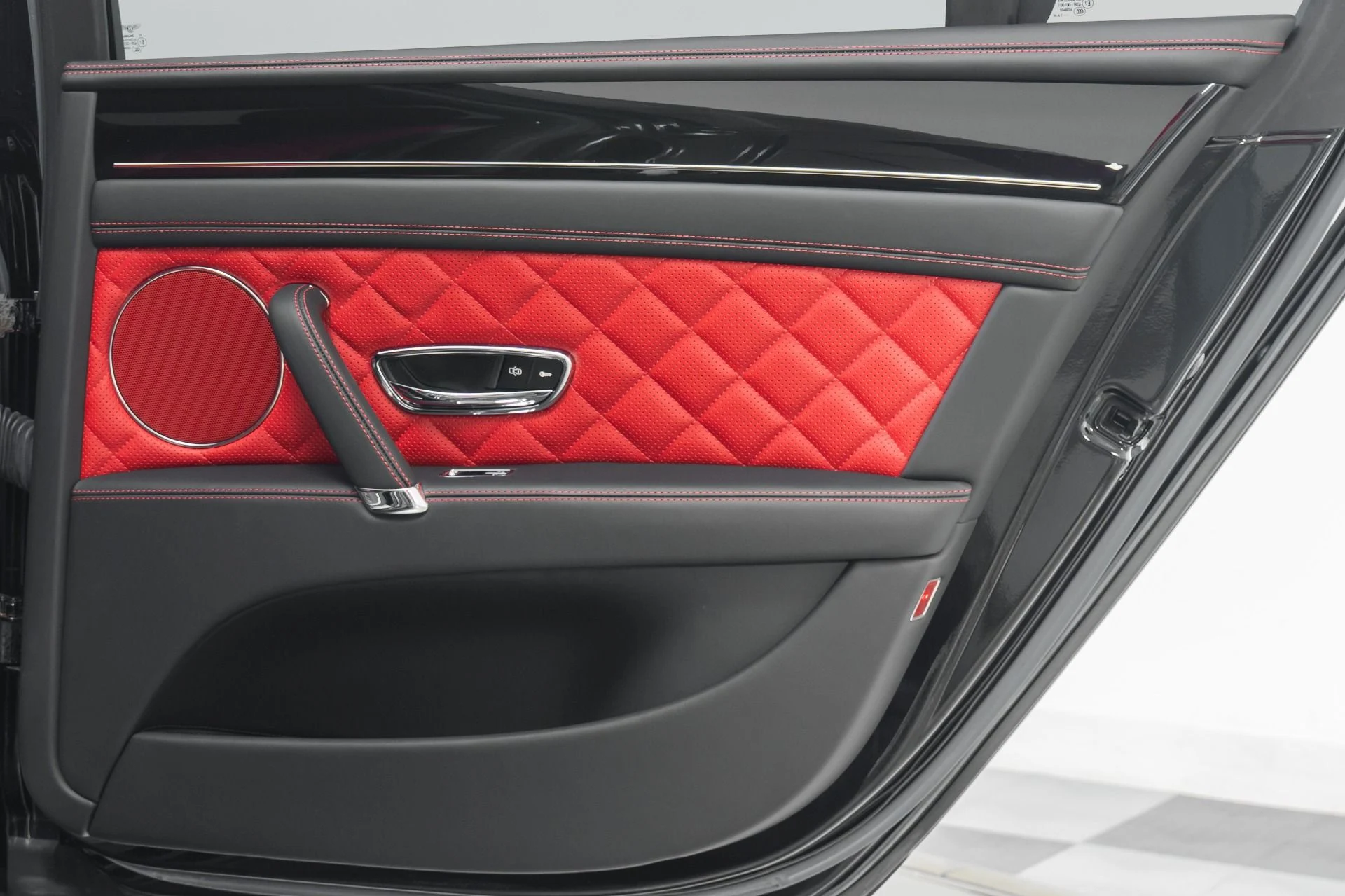 mph042_4042046157_Used_2017_Bentley_Flying_Spur_V8_S_Two_Tone_Interior_Low_Miles_521_Horsepower_1773860455_17d9cf225f