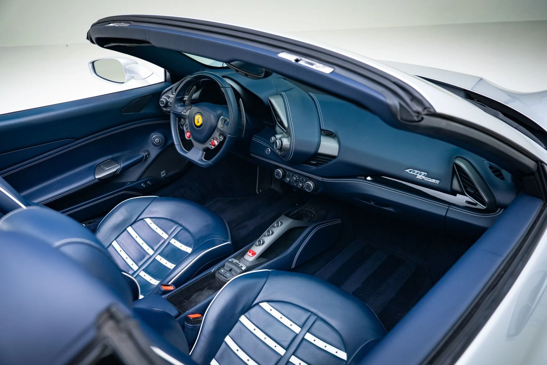 mph042_4045487684_Used_2017_Ferrari_488_Spider_1762375344_40863937b9