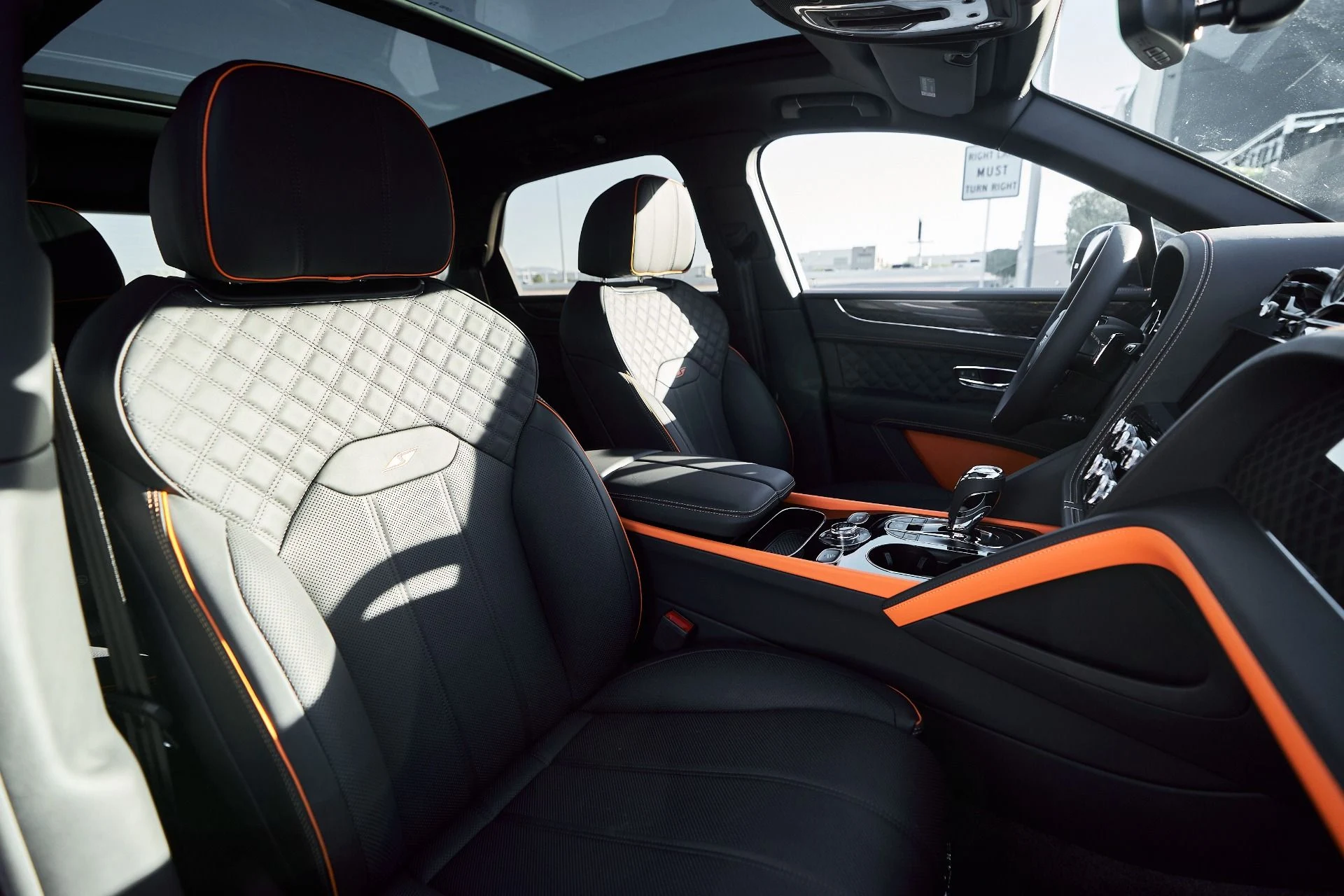 mph042_4048936191_Used_2025_Bentley_Bentayga_S_Black_Edition_1764904218_fb24f4785a