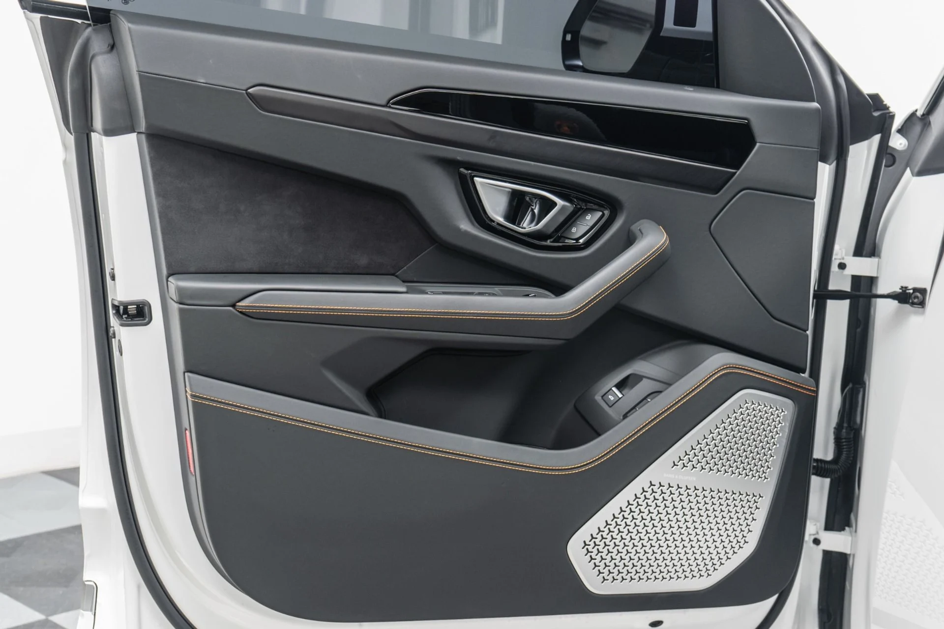 mph042_4051517482_Used_2022_Lamborghini_Urus_1778007764_9452721b21