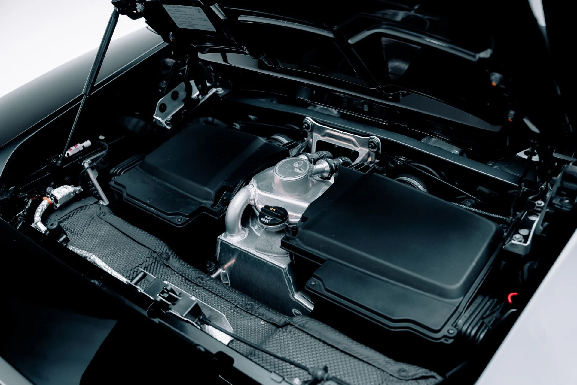 mph042_4054312210_Used_2019_Lamborghini_Huracan_LP_580_2_Spyder_1763507769_7eca2b625d