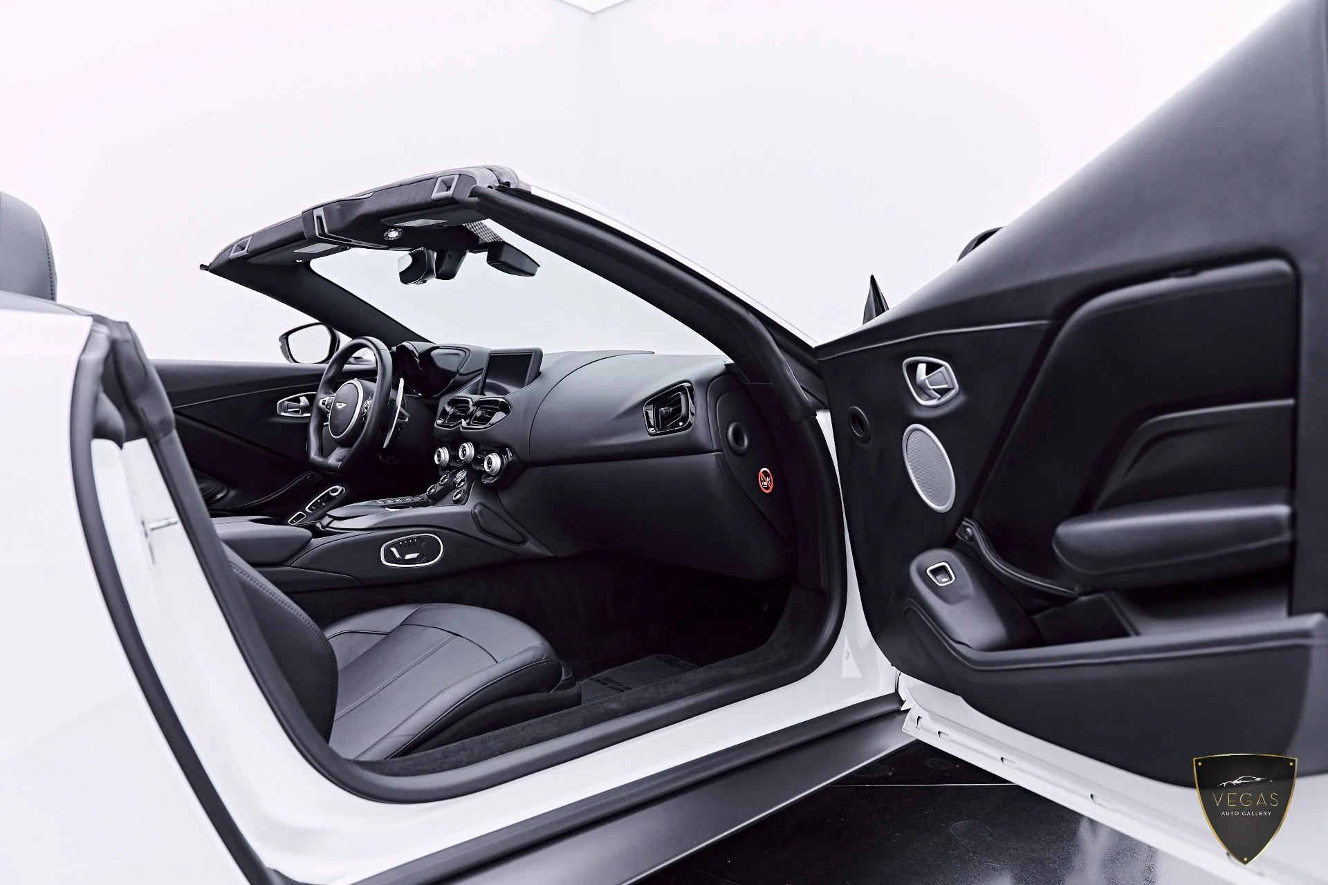 mph042_4055305364_Used_2023_Aston_Martin_Vantage_1783622461_4fd0235a55