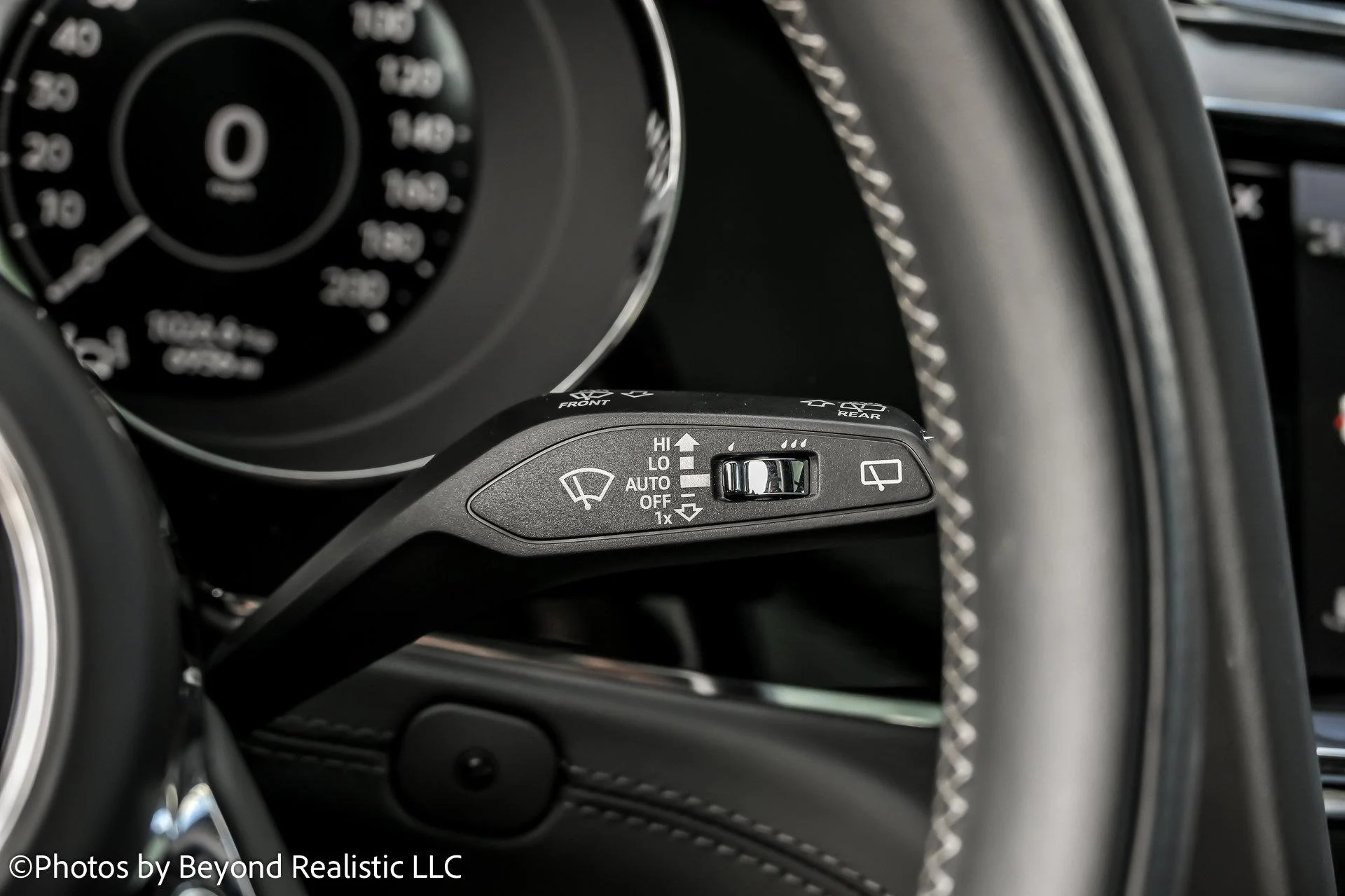 mph042_406080137_Used_2024_Bentley_Bentayga_Hybrid_1759997585_b55a4437b9