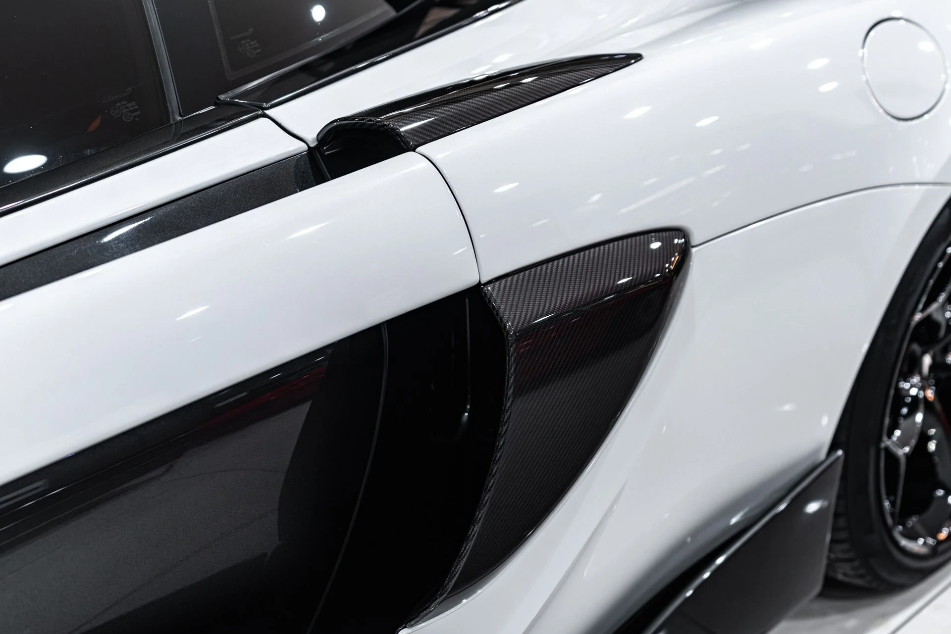 mph042_4070919466_13105_p43_l_09f962040e