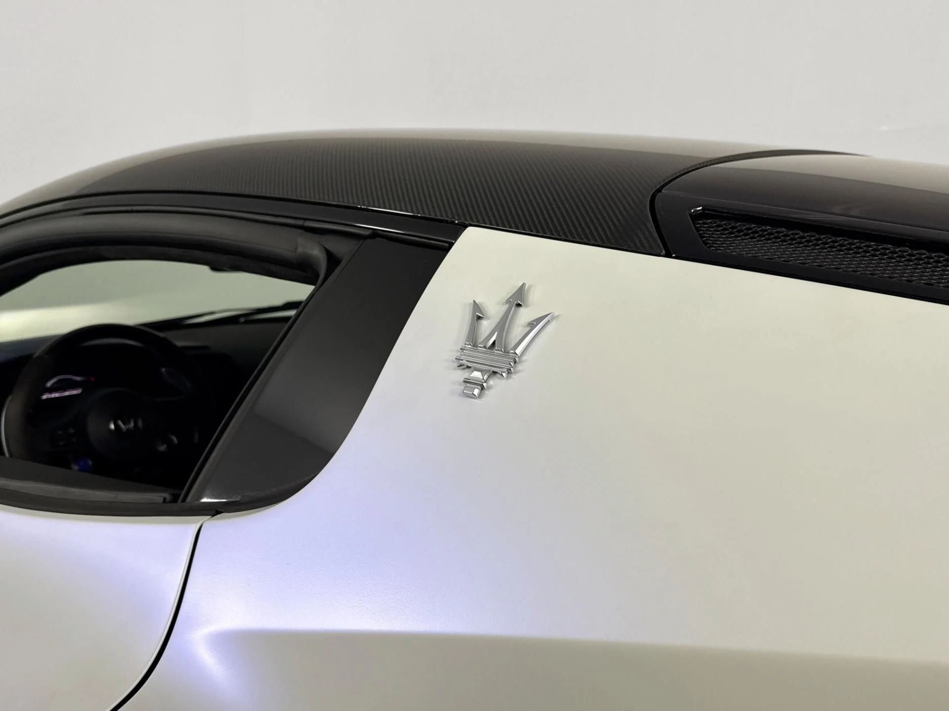 mph042_4077025360_Used_2023_Maserati_MC_20_1784665842_fce183438d