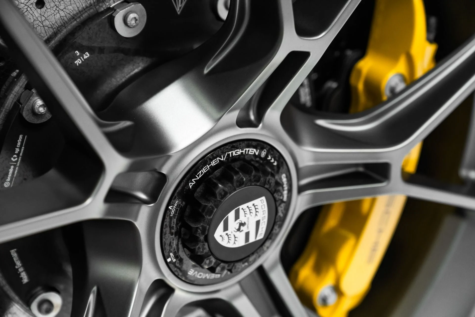 mph042_4082688118_Used_2024_Porsche_911_GT_3_Touring_1761943972_fcdc6970a6