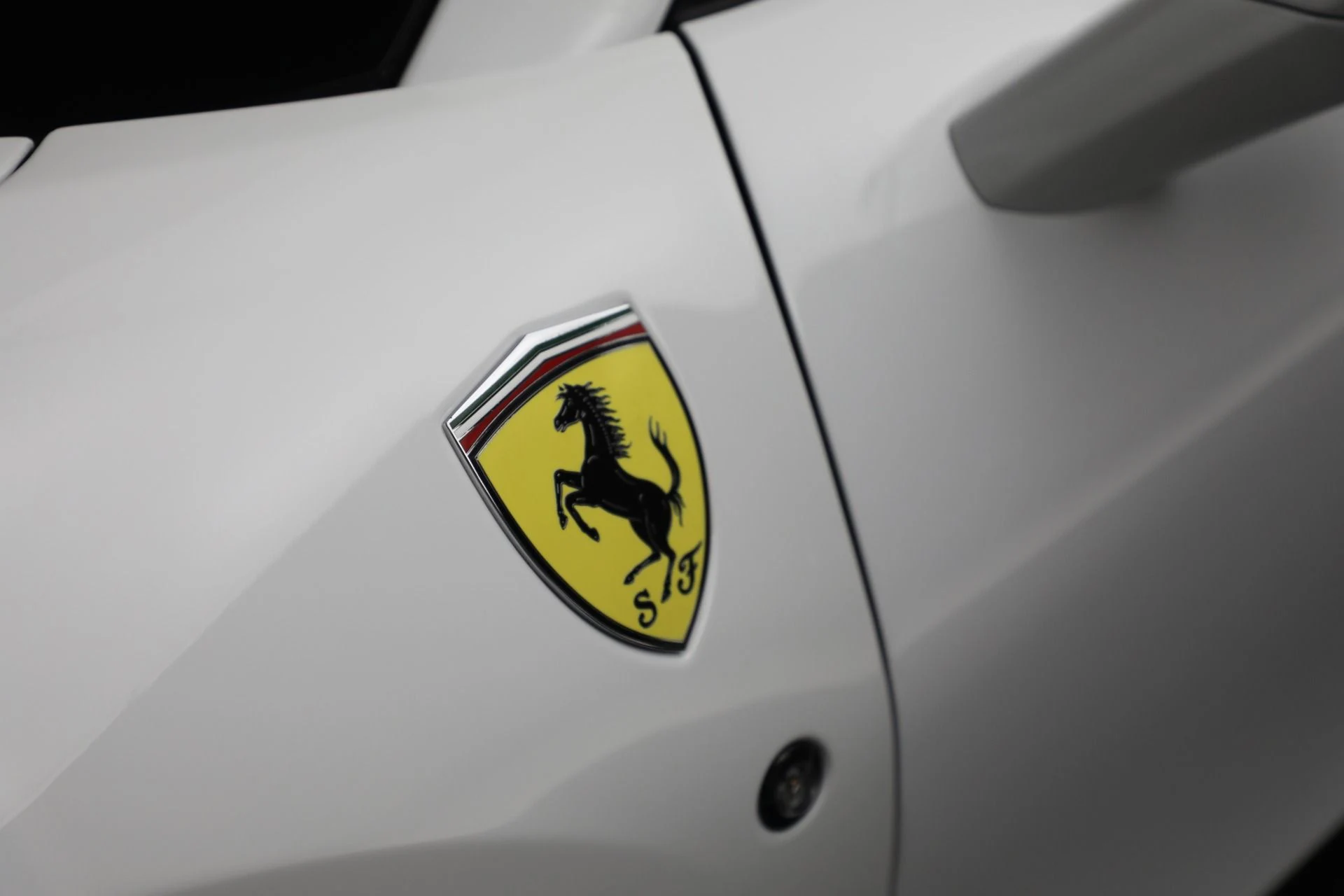 mph042_4112091544_Used_2023_Ferrari_F8_Spider_7ba72f08f0