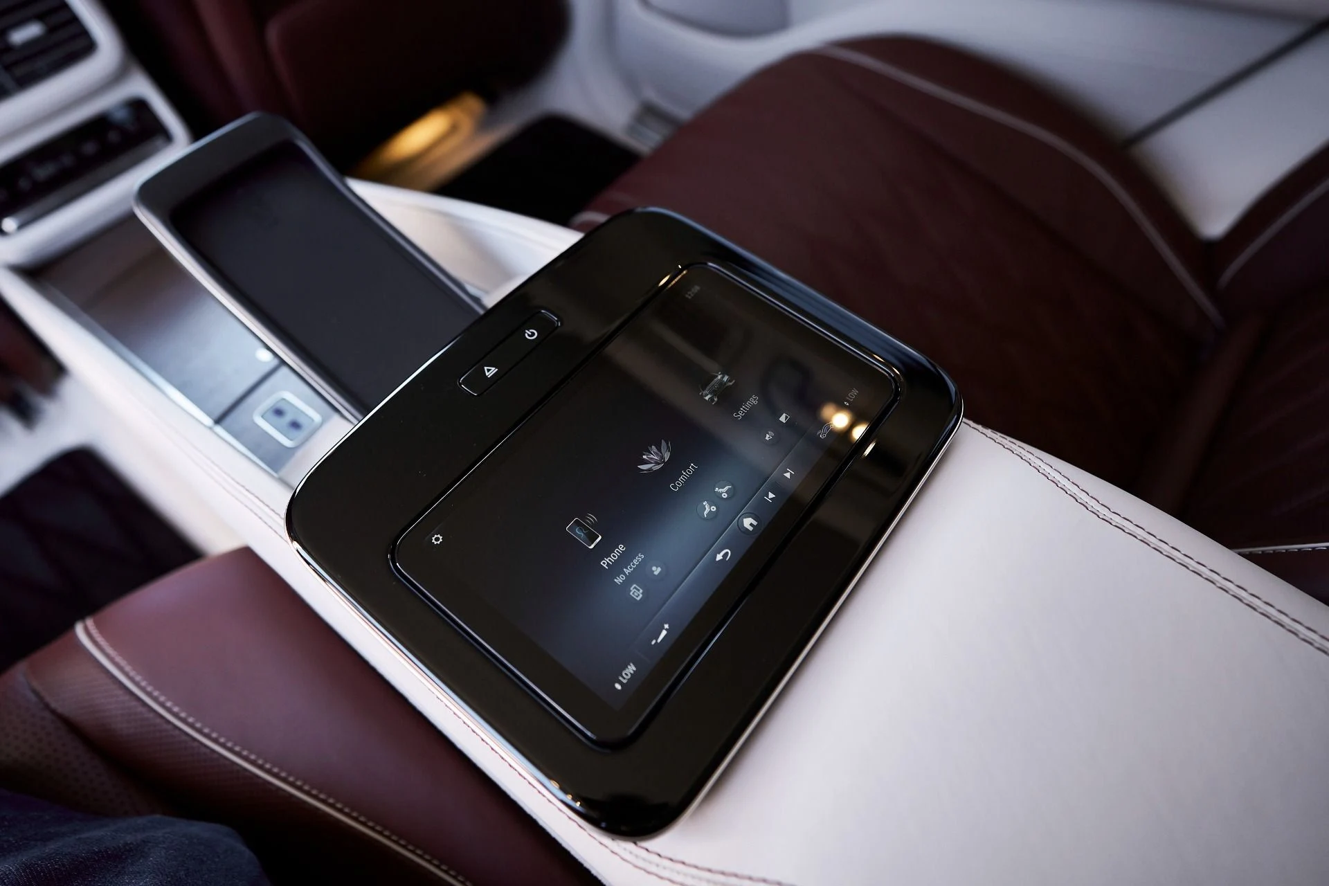 mph042_4120527862_Used_2024_Mercedes_Benz_GLS_Maybach_GLS_600_1762306383_1506acc58a