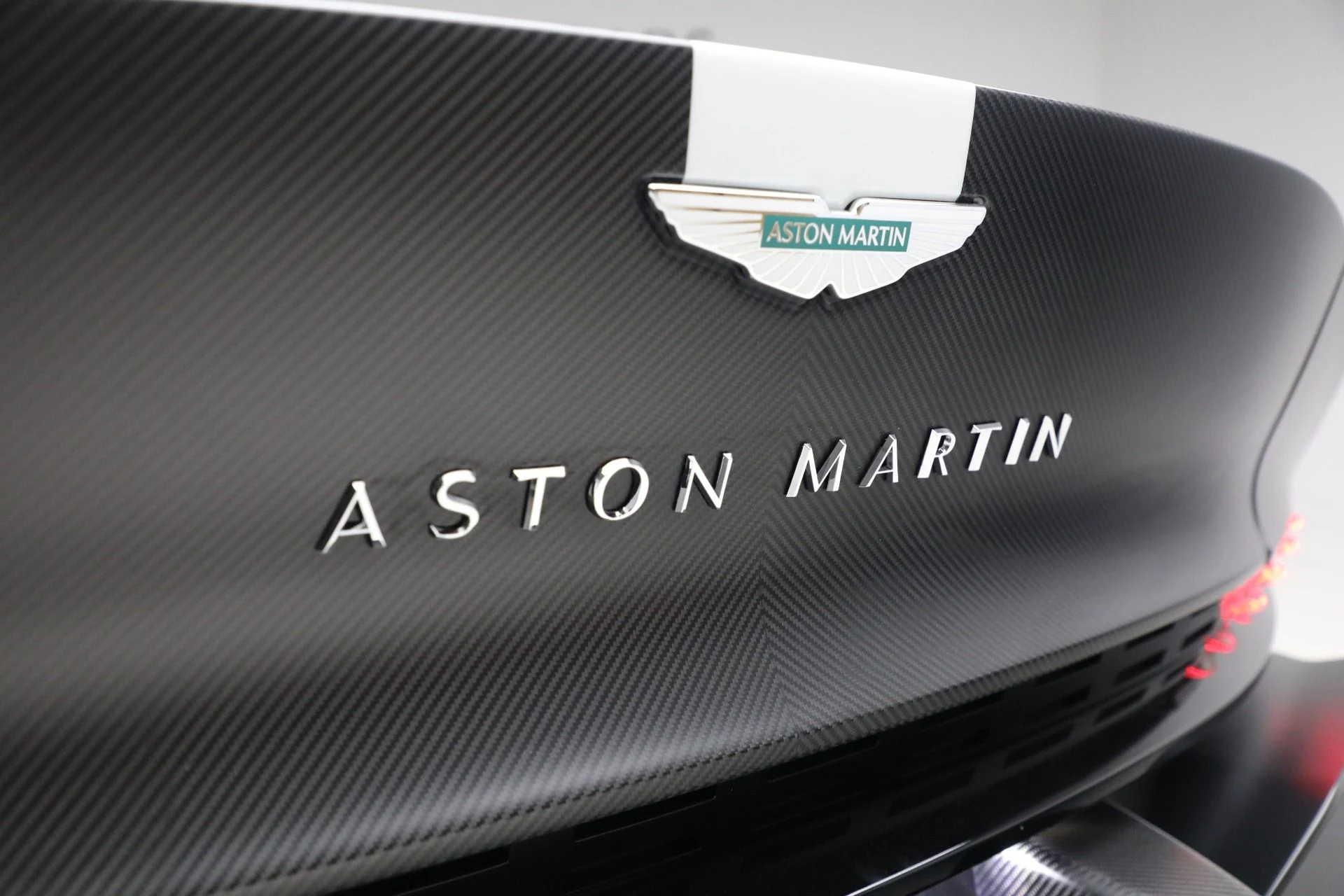 mph042_4125552021_New_2024_Aston_Martin_Valour_ef0a0a38be