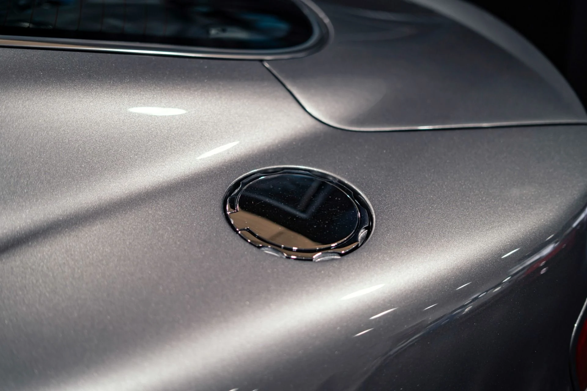 mph042_4145410772_Used_2003_Aston_Martin_V12_Vanquish_1778694278_ccb673a4e3