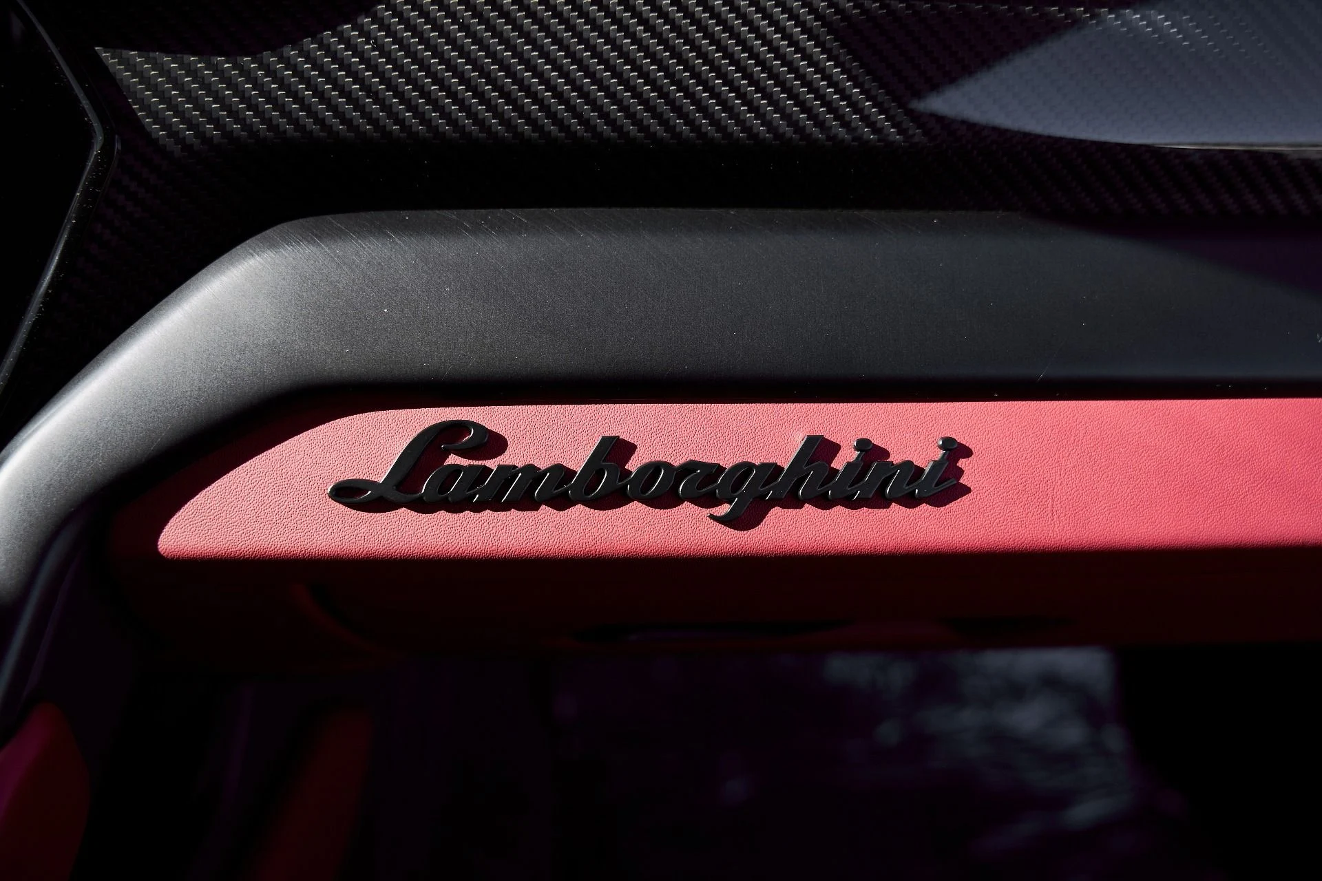 mph042_415123608_Used_2024_Lamborghini_Urus_S_1769733277_4c4a54385c