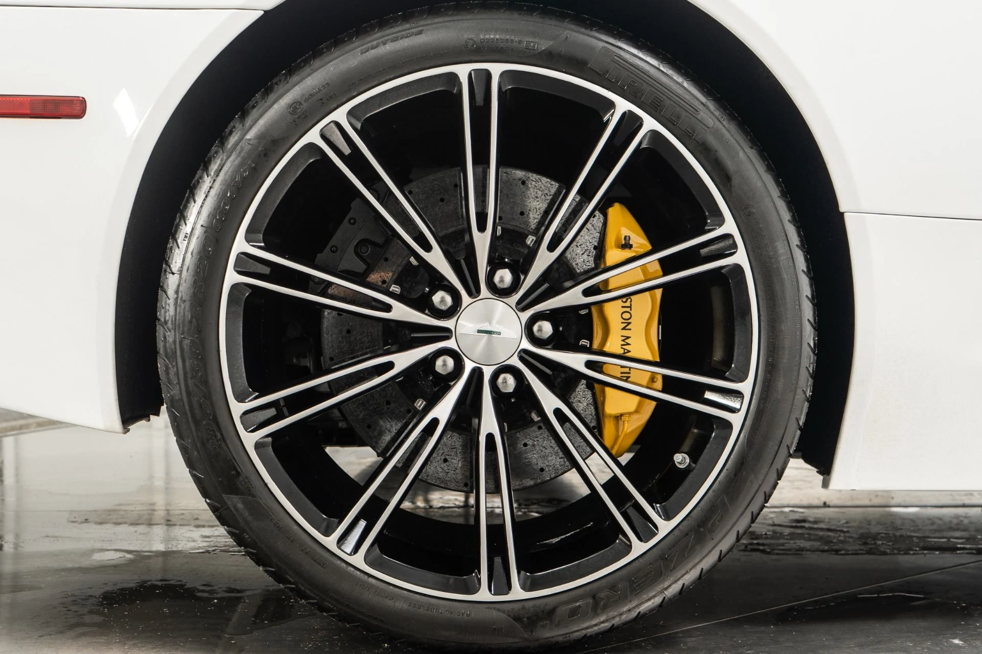 mph042_4165604064_Used_2014_Aston_Martin_DB_9_Volante_V12_20_Inch_Wheels_Carbon_Fiber_Trim_1756221007_3a8cc0ce3f