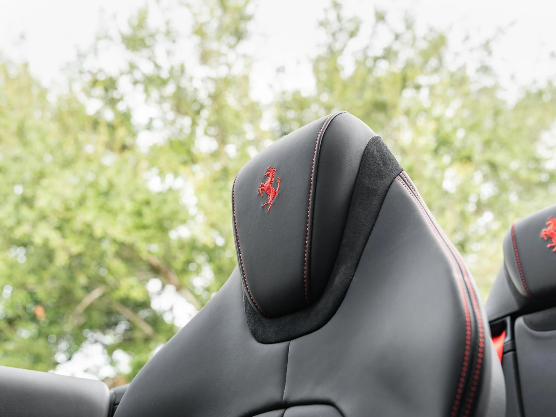 mph042_4174180922_Used_2025_Ferrari_Roma_Spider_1757020263_6a75617424