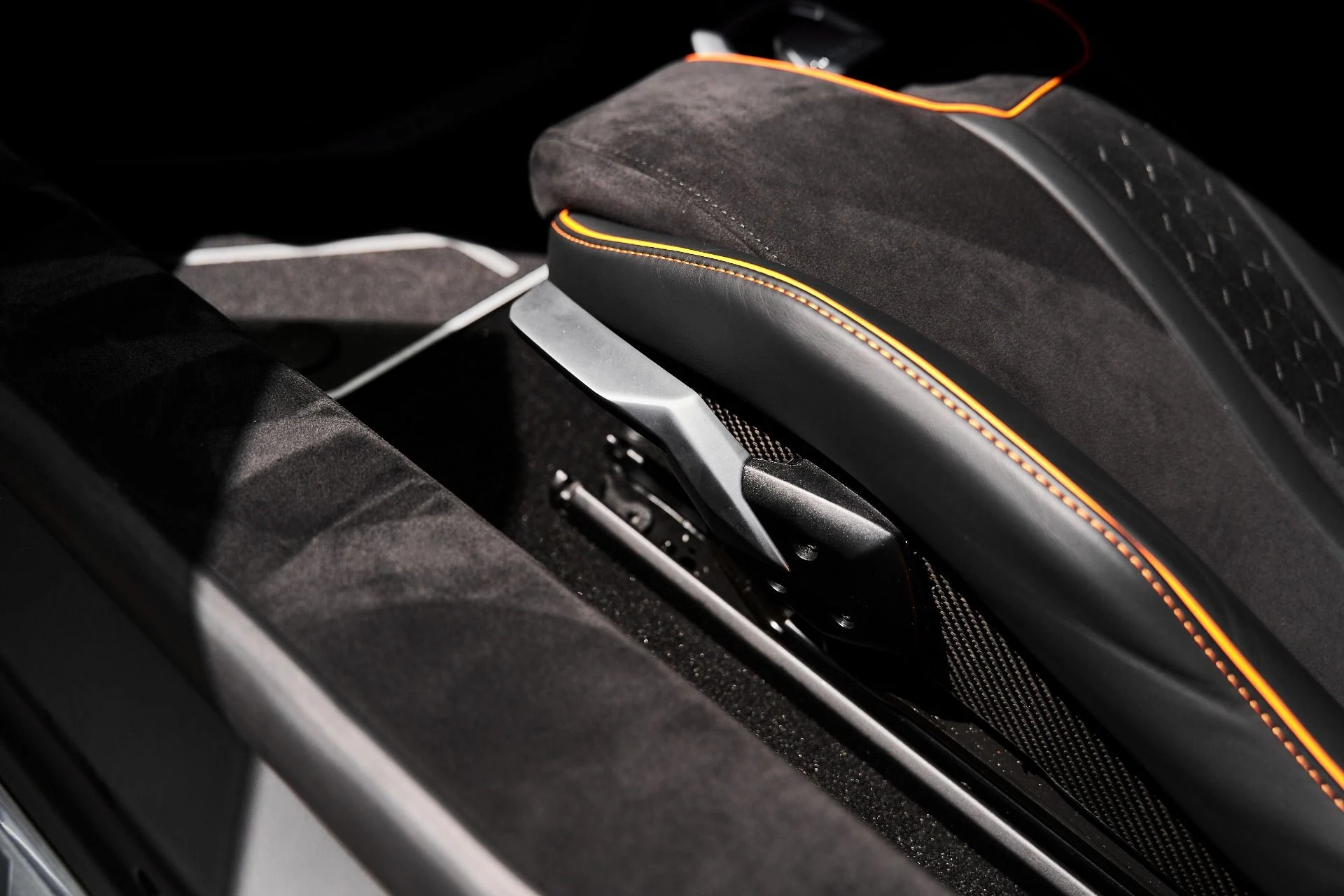 mph042_4174387671_Used_2023_Lamborghini_Huracan_Sterrato_Base_1776823461_1d7859bd43