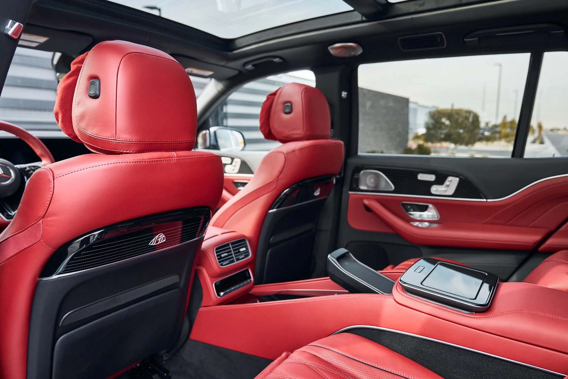 mph042_4174549466_Used_2026_Mercedes_Benz_GLS_Maybach_GLS_600_1769136347_259e7b99ed