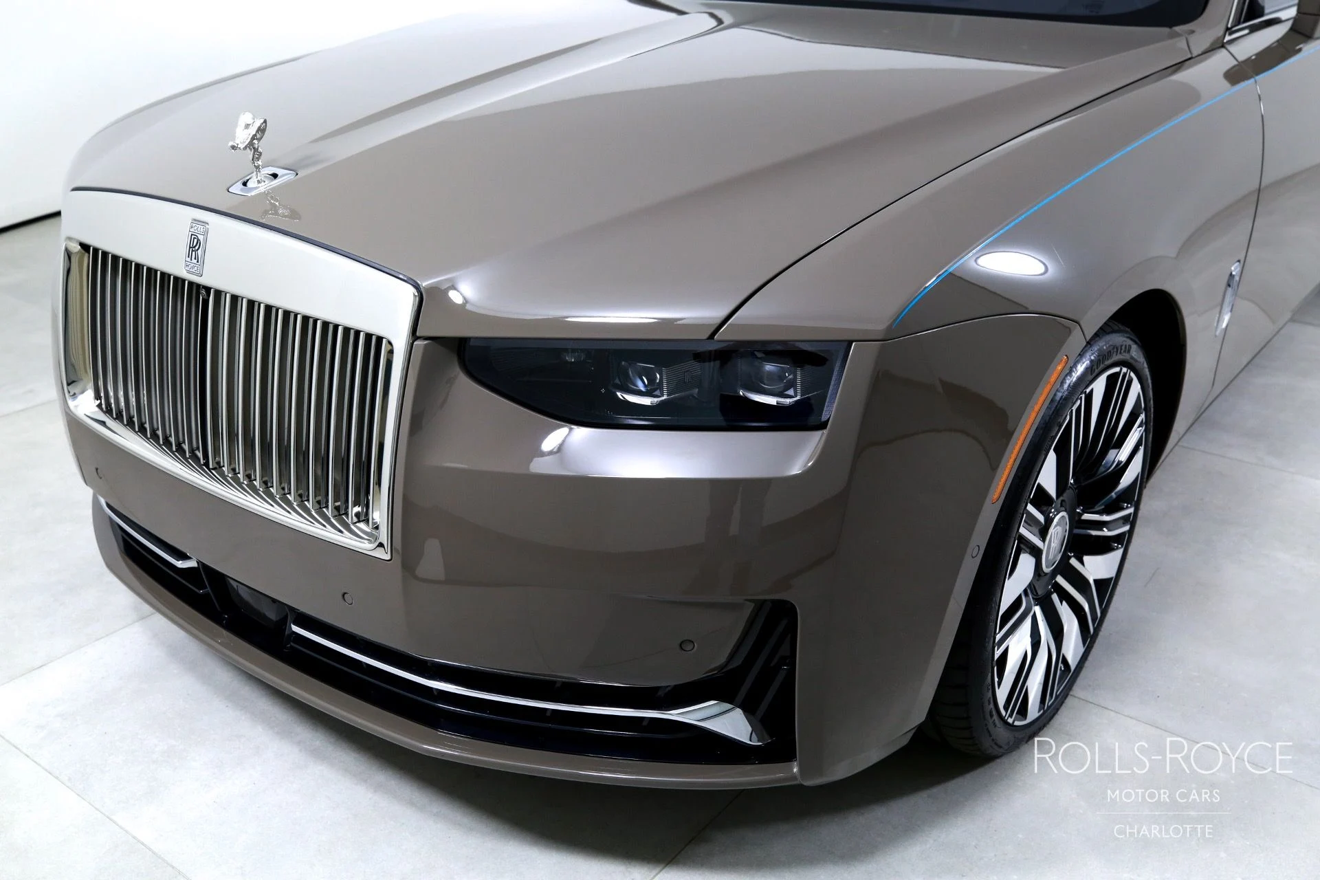 mph042_4185296360_Used_2025_Rolls_Royce_Ghost_1759510962_567203b5c8