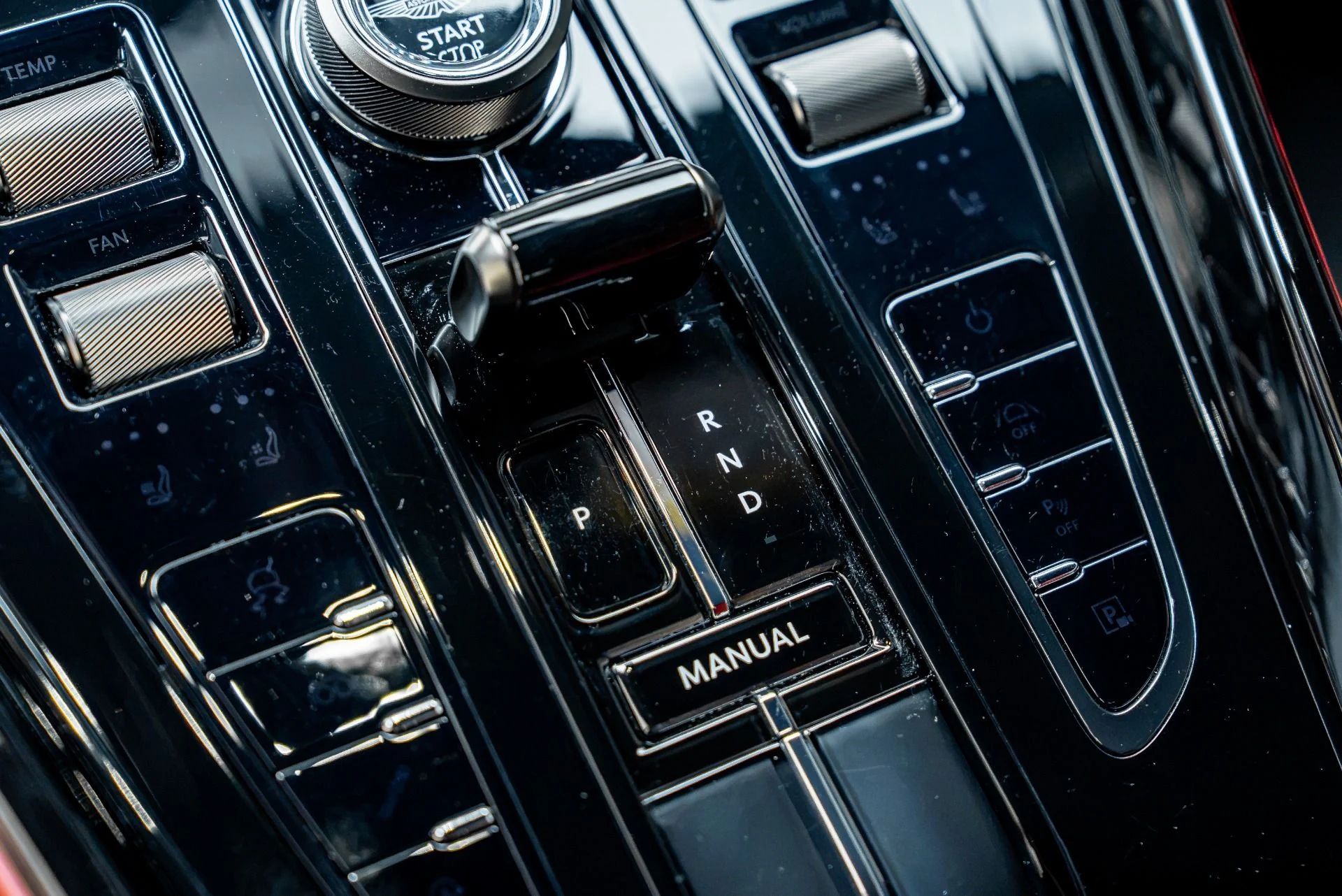 mph042_4225469768_Used_2024_Aston_Martin_DB_12_V8_1784874919_cef40c307a