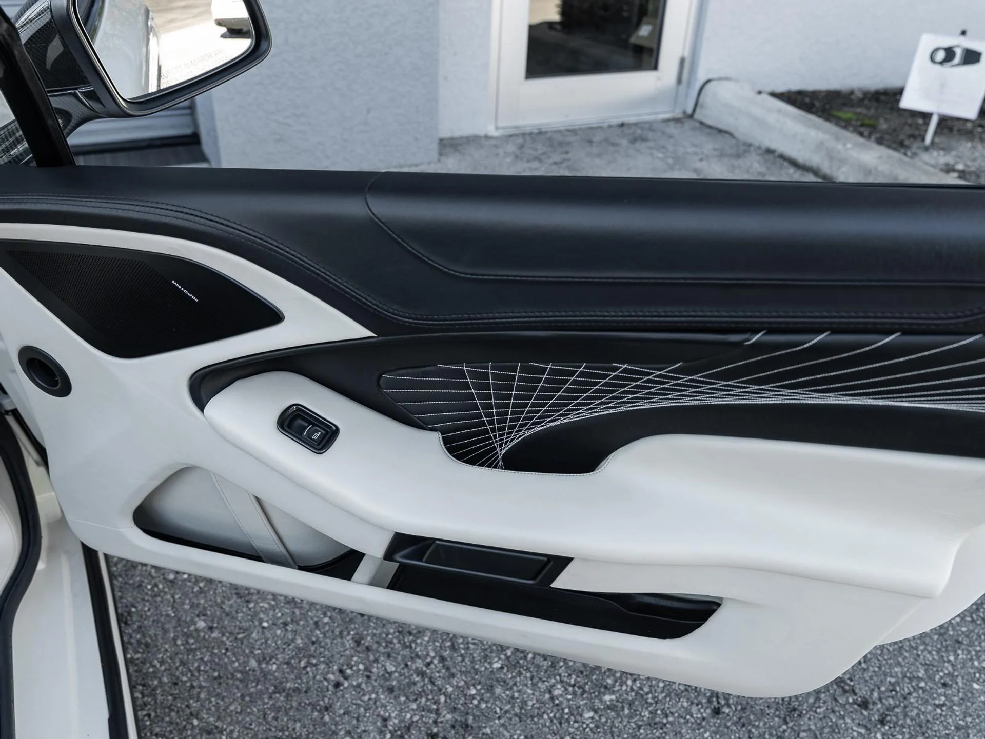 mph042_4232478074_Used_2018_Aston_Martin_Vanquish_S_1759353704_723a5f8cb3