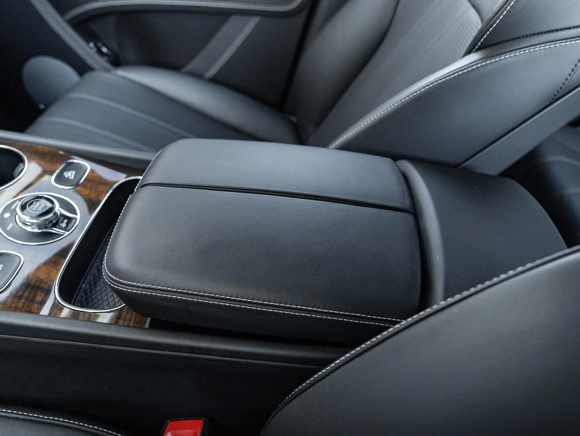 mph042_4238306159_Used_2018_Bentley_Bentayga_W12_Signature_1761171420_5dec4a95cb