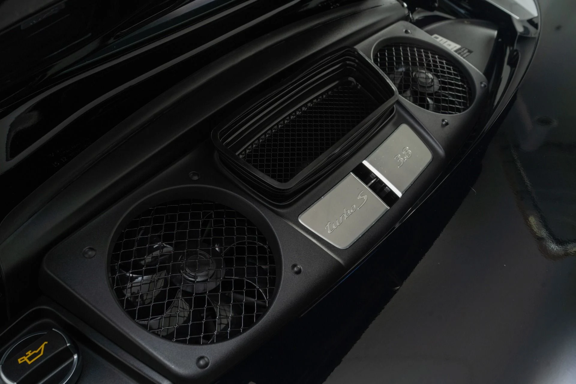 mph042_4276466919_Used_2014_Porsche_911_Turbo_S_1758120142_5fe733d76f